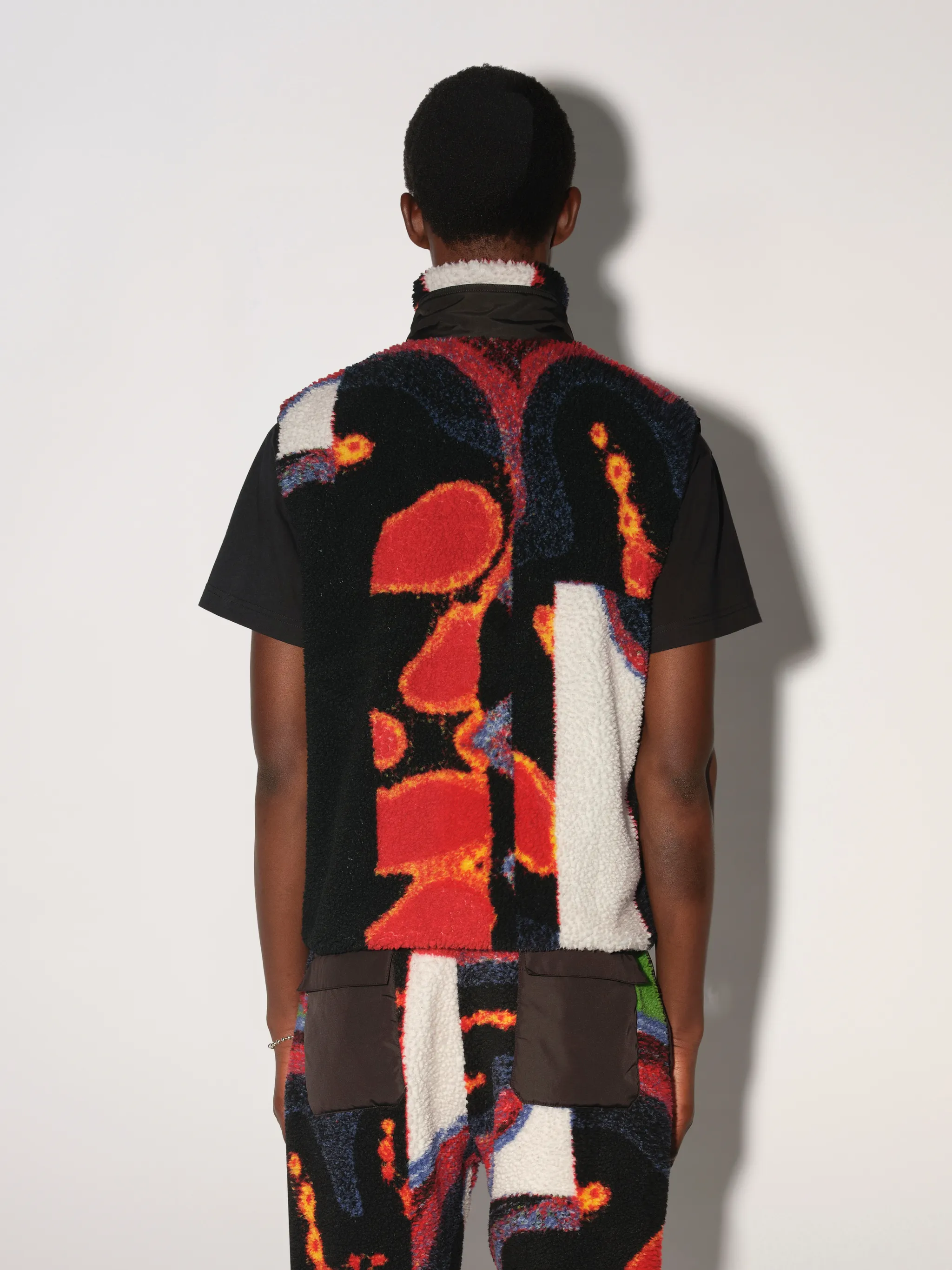 GRAPHIC FLEECE VEST