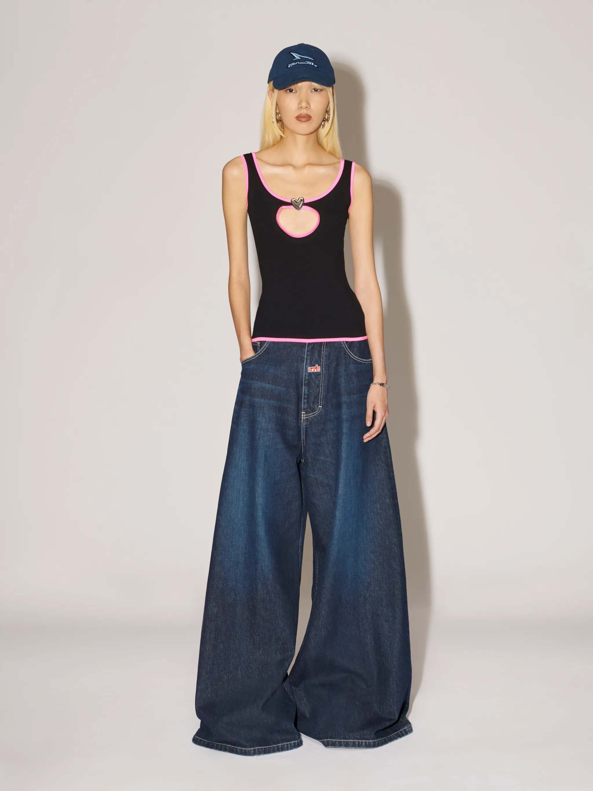 HEART HOLE TANK TOP