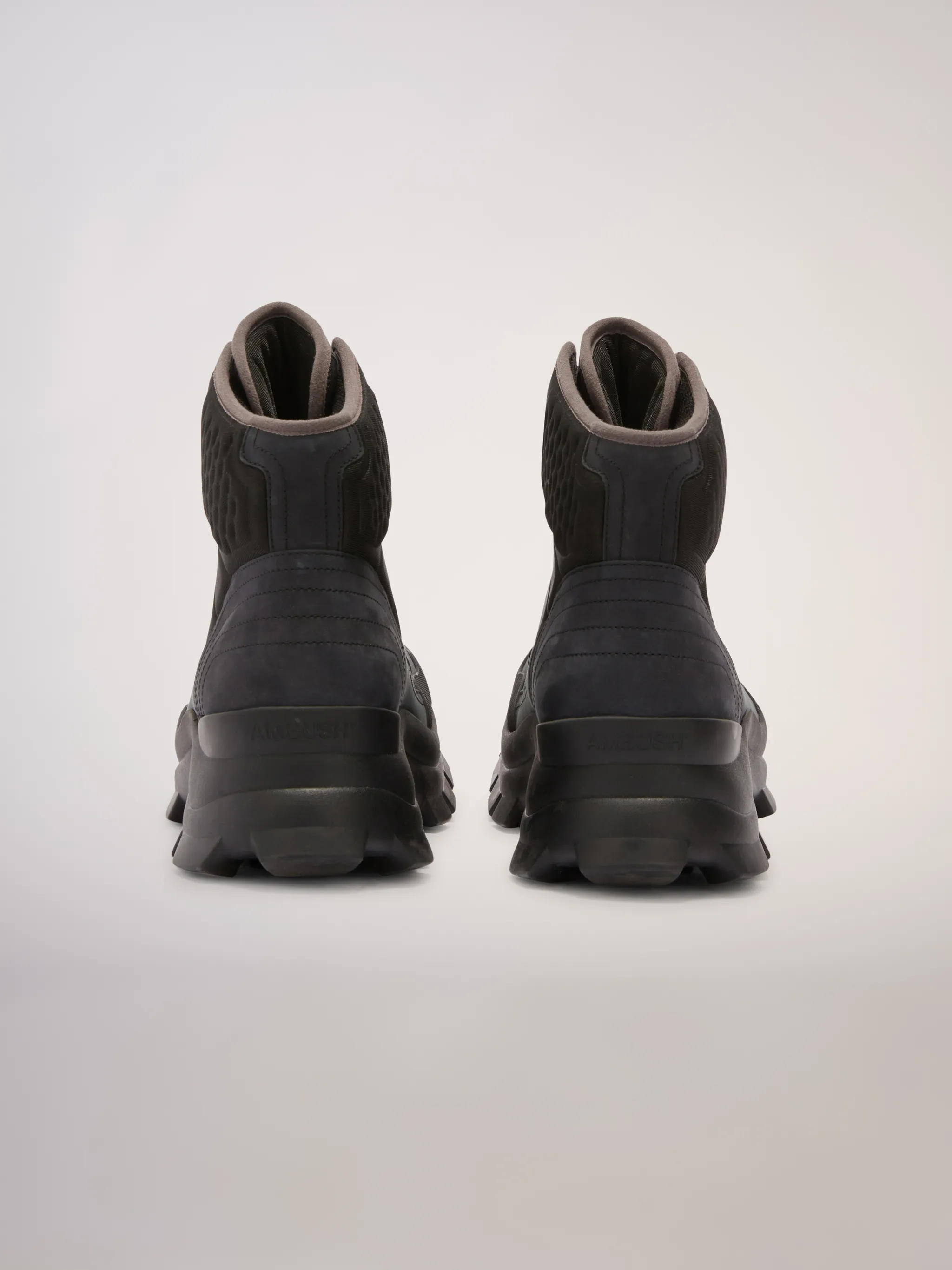 HIKING BOOT