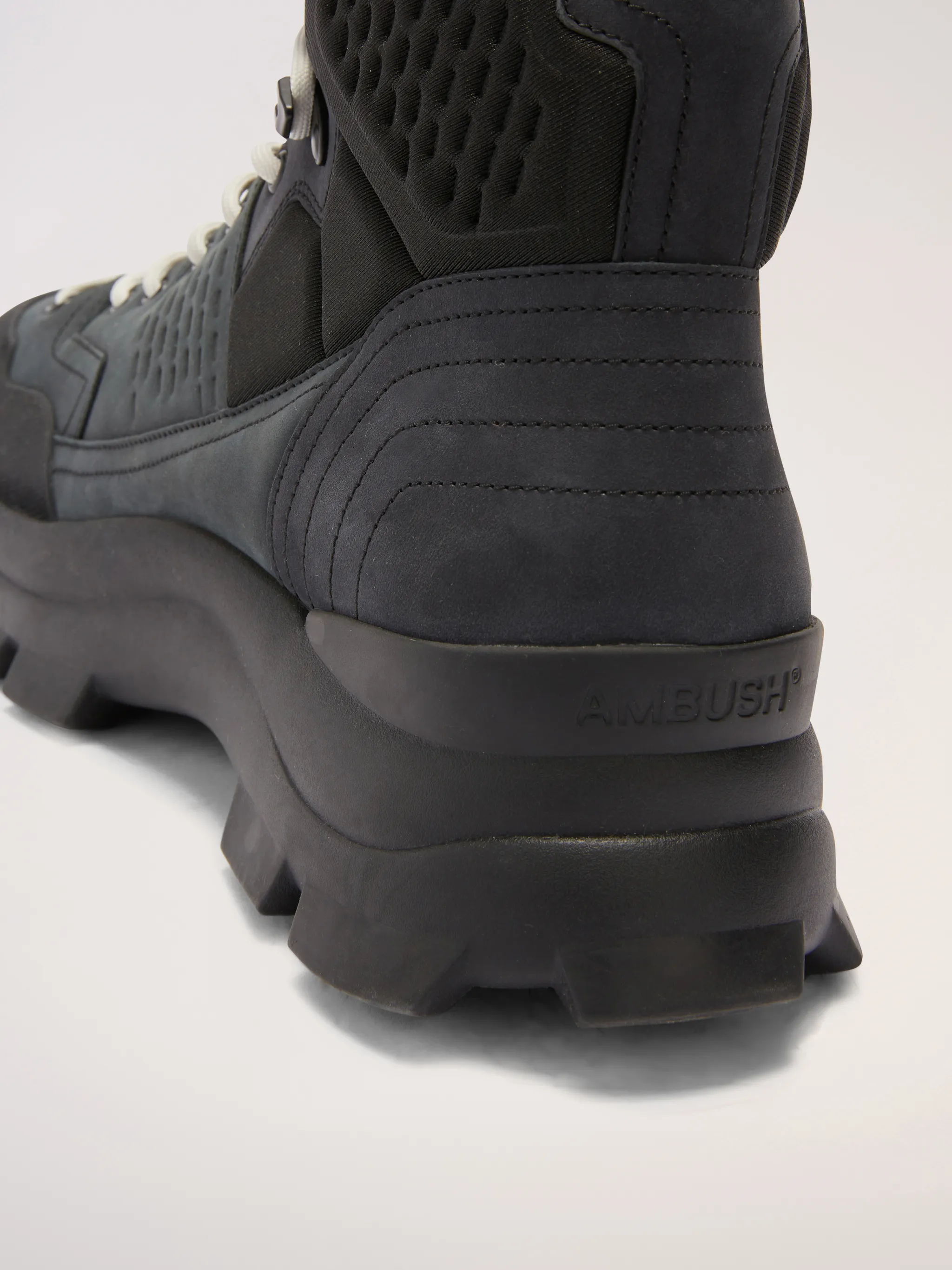 HIKING BOOT