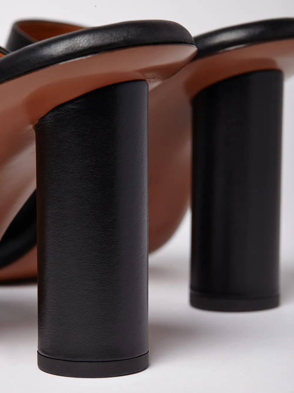 LEATHER CUSHION MULE AMBUSH® Official