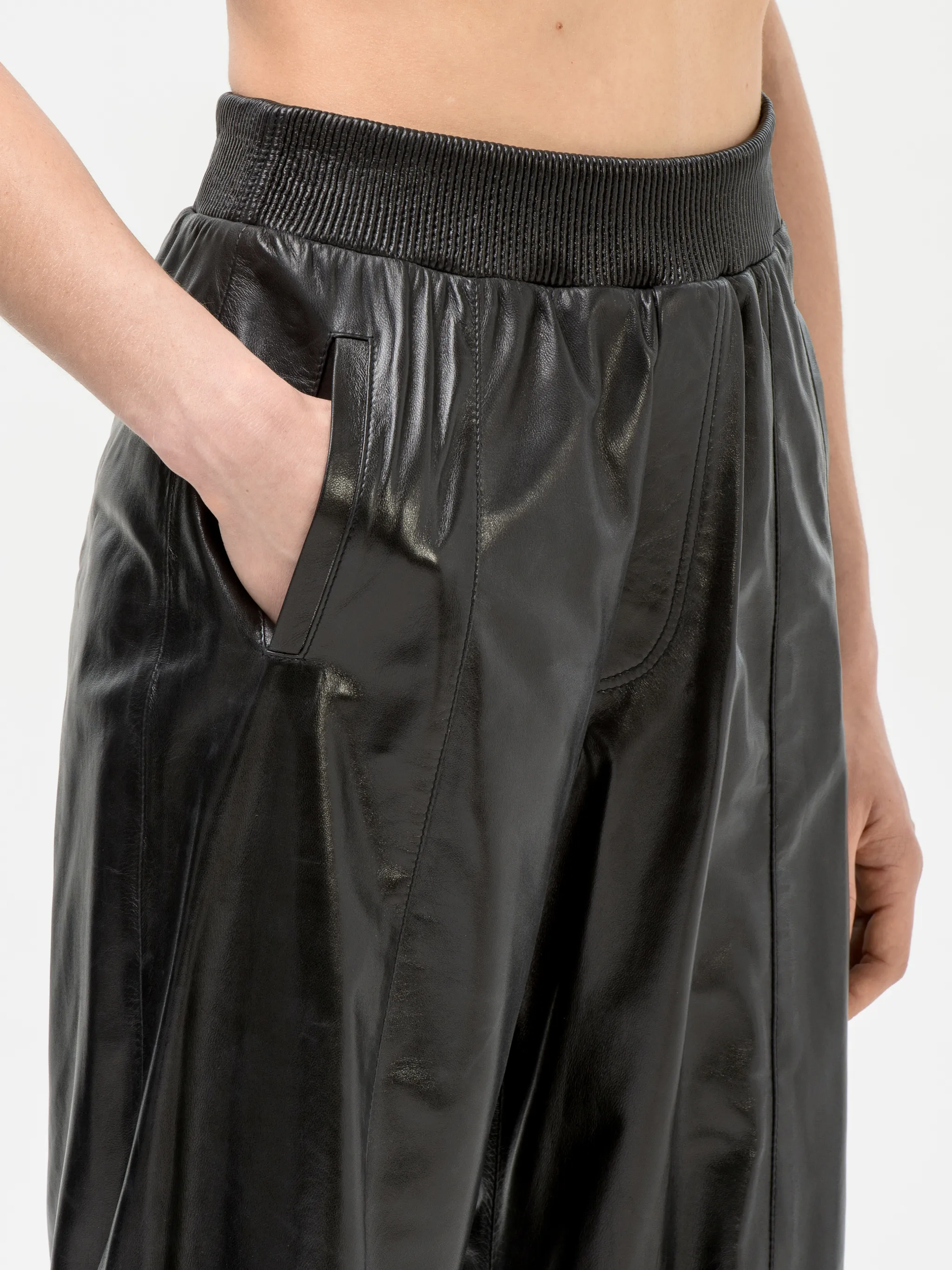 LEATHER PANTS