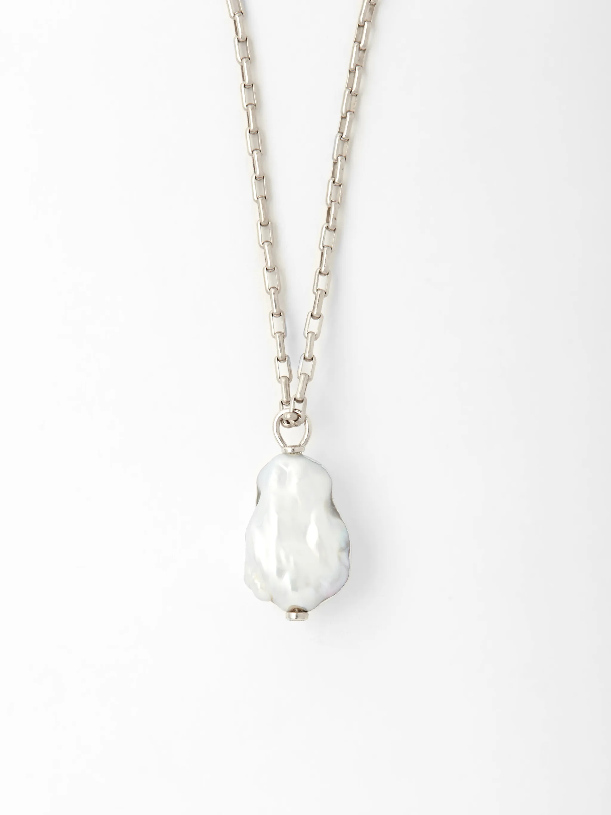 METAL DIPPED BAROQUE PEARL CHARM NECKLACE