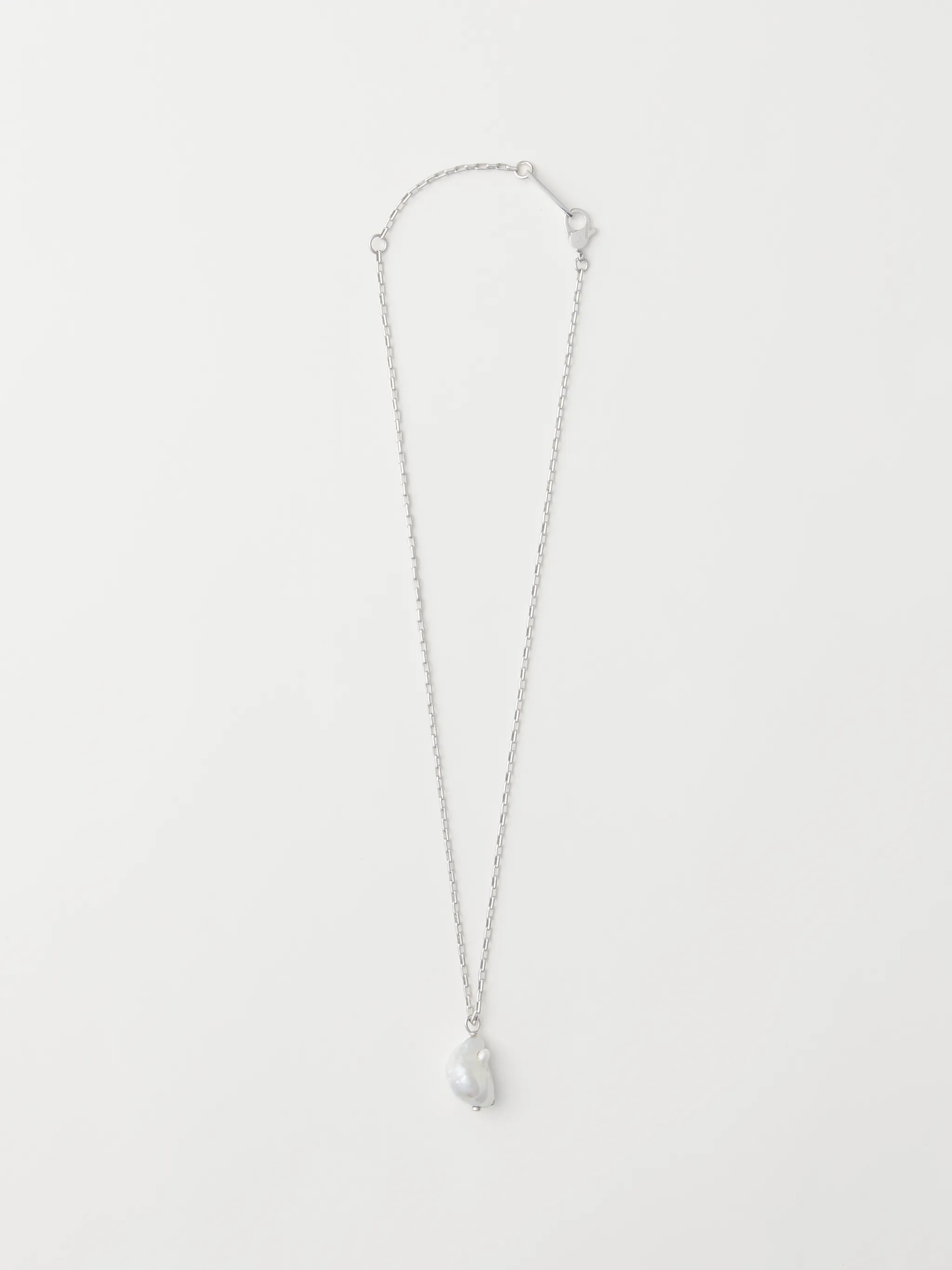 METAL DIPPED BAROQUE PEARL CHARM NECKLACE
