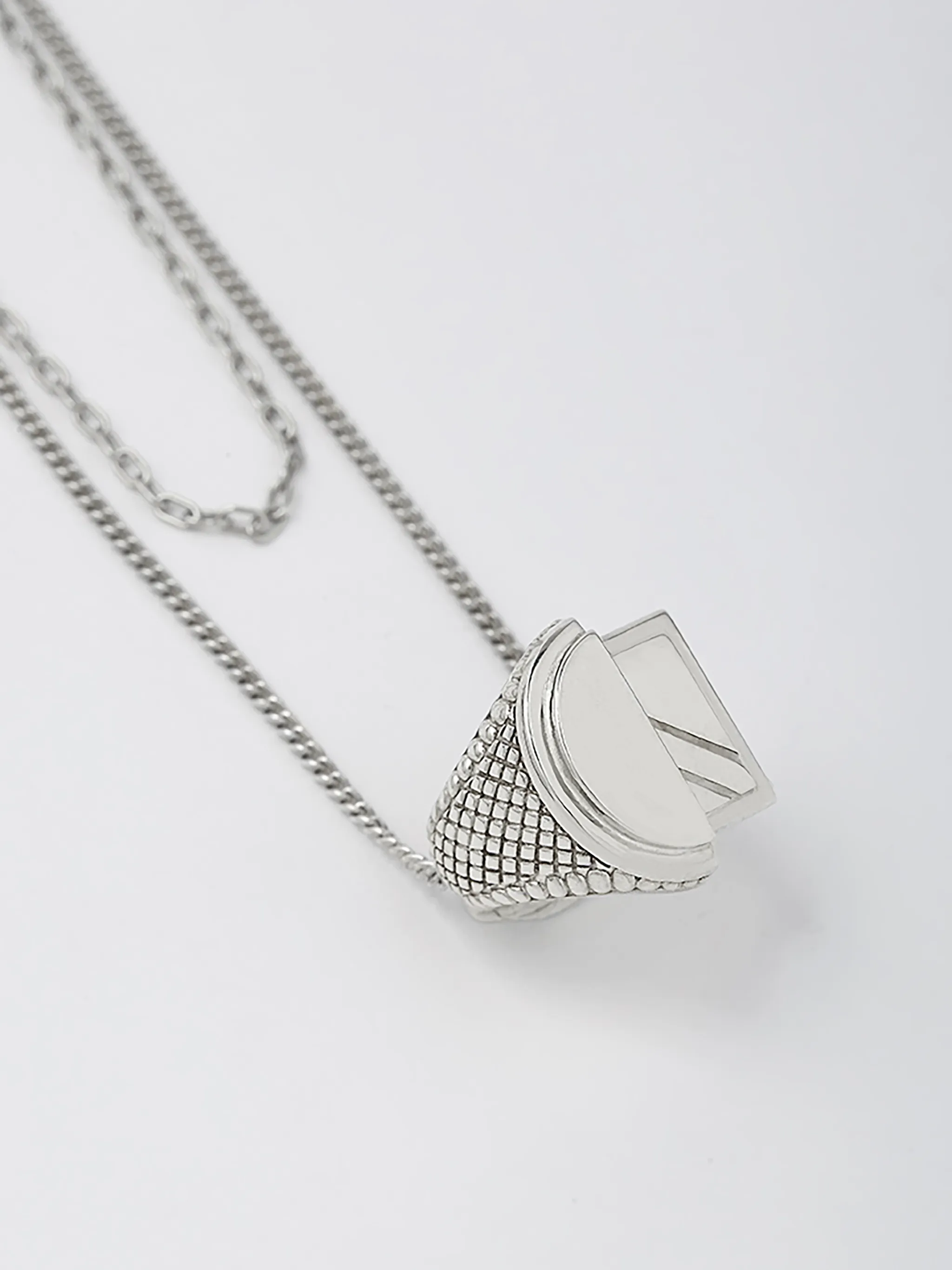 MISFIT RING NECKLACE