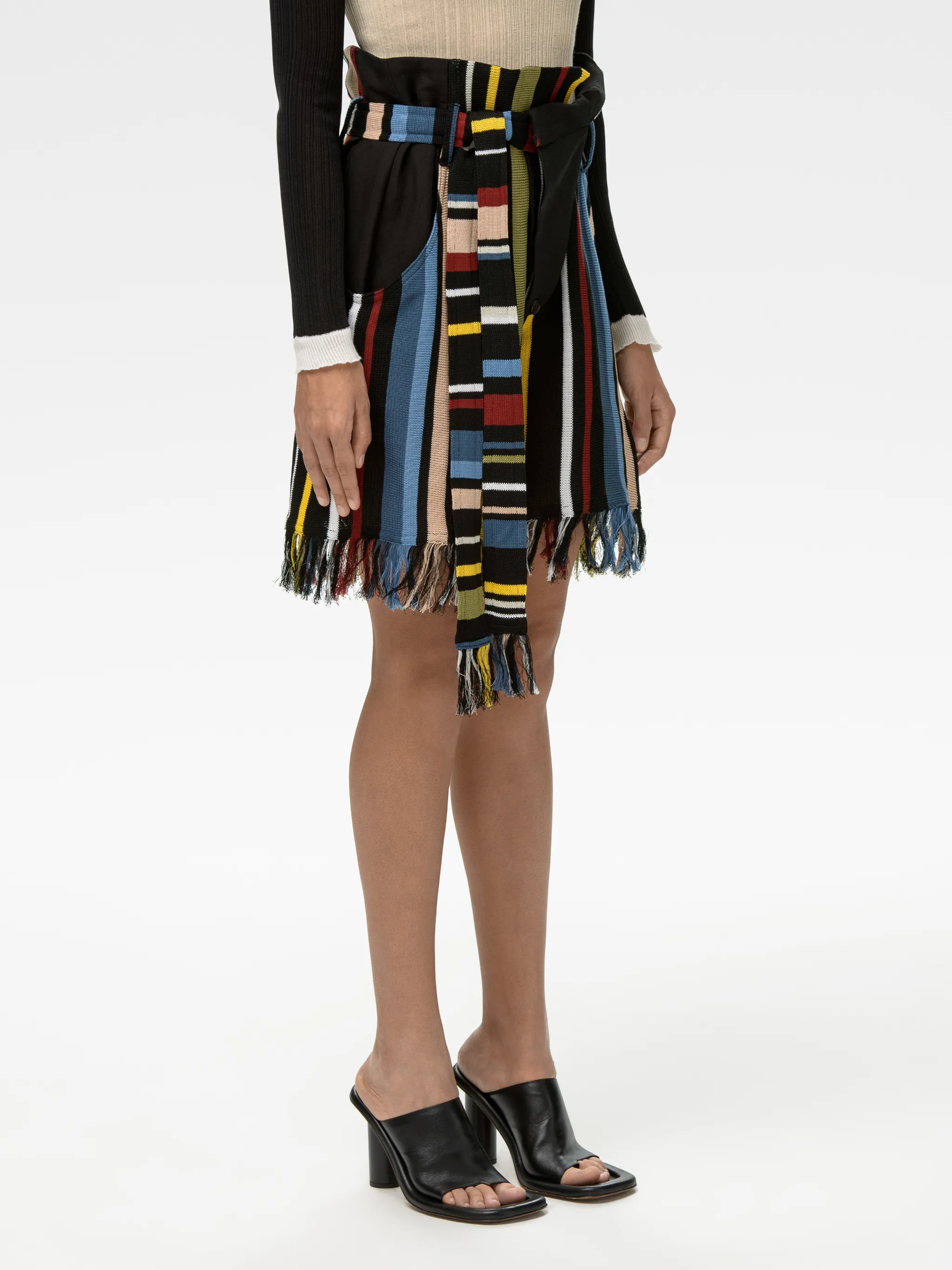 MULTICOLOR FRINGED KNIT SHORT PANTS