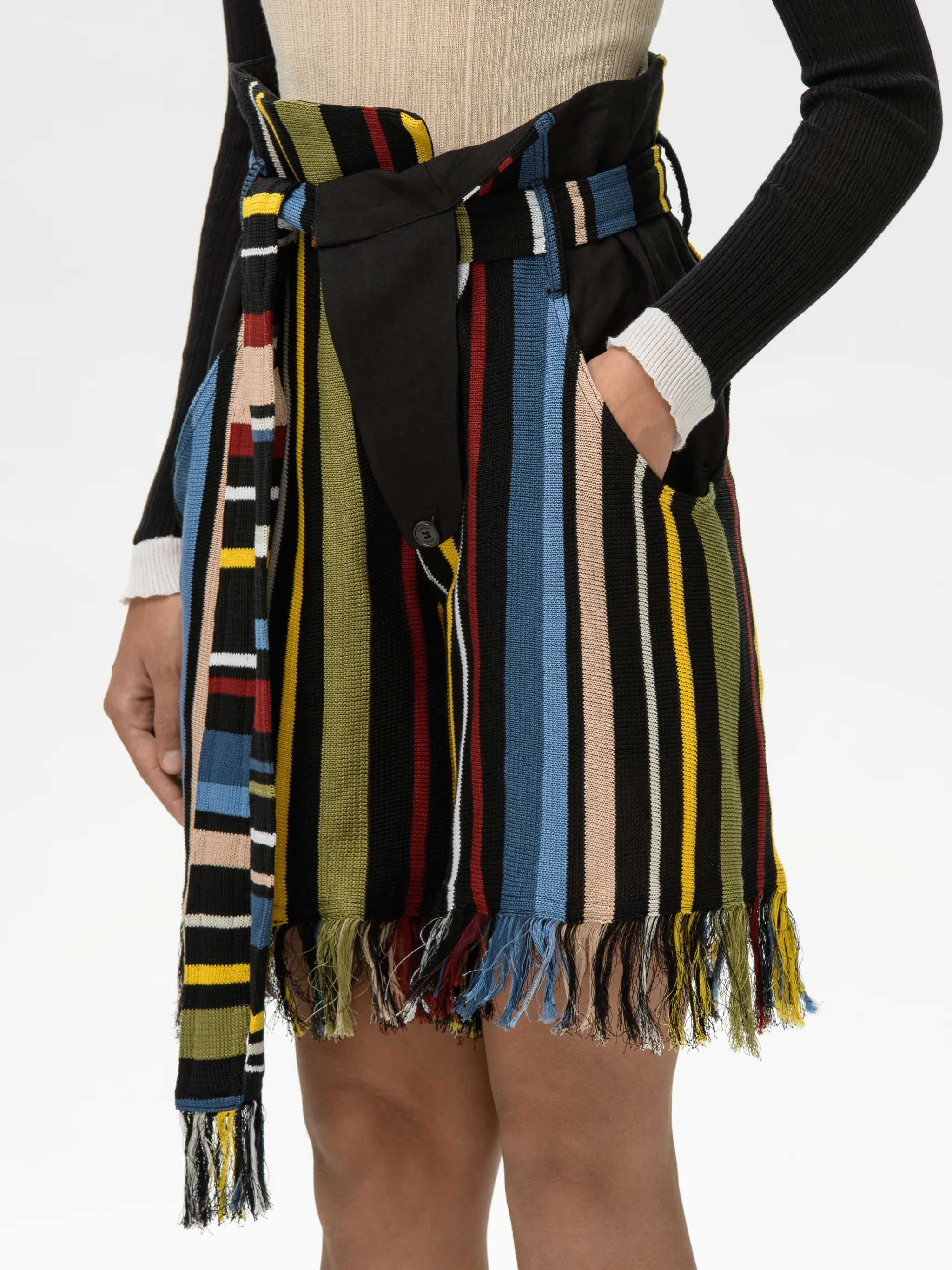 MULTICOLOR FRINGED KNIT SHORT PANTS