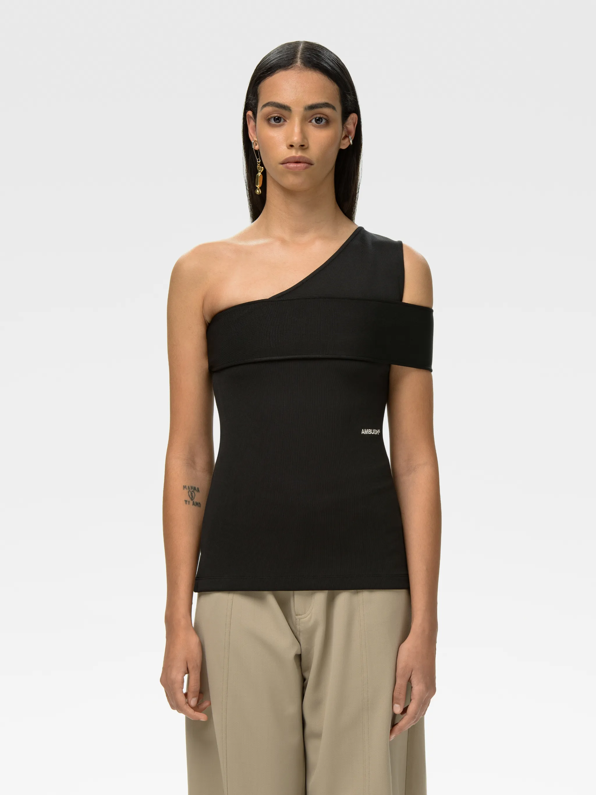 OFF-SHOULDER T-SHIRT