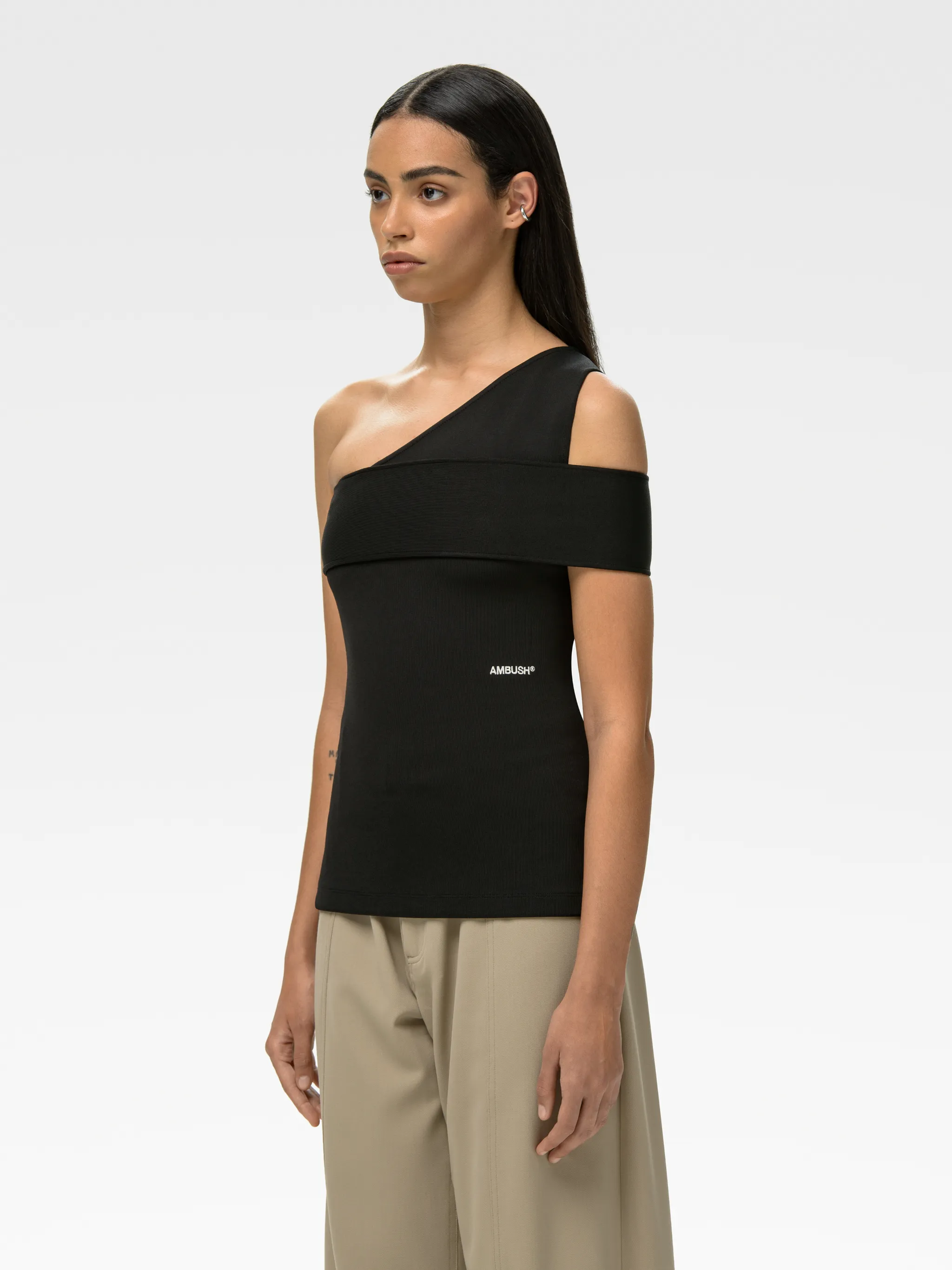 OFF-SHOULDER T-SHIRT