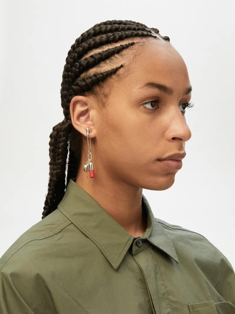 PILL CHARM 2 SAFETY-PIN EARRING 925