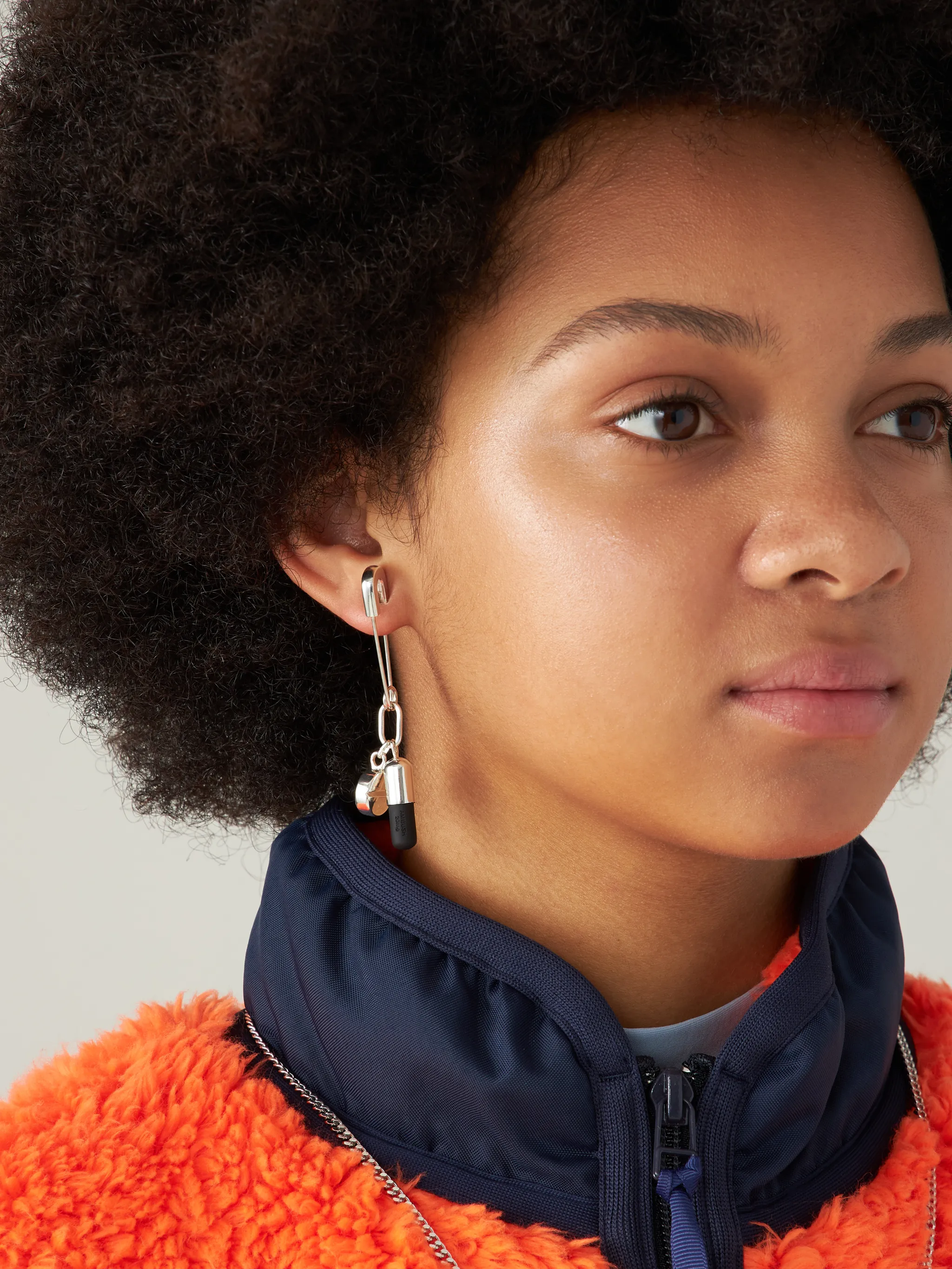 PILL CHARM EARRING 2
