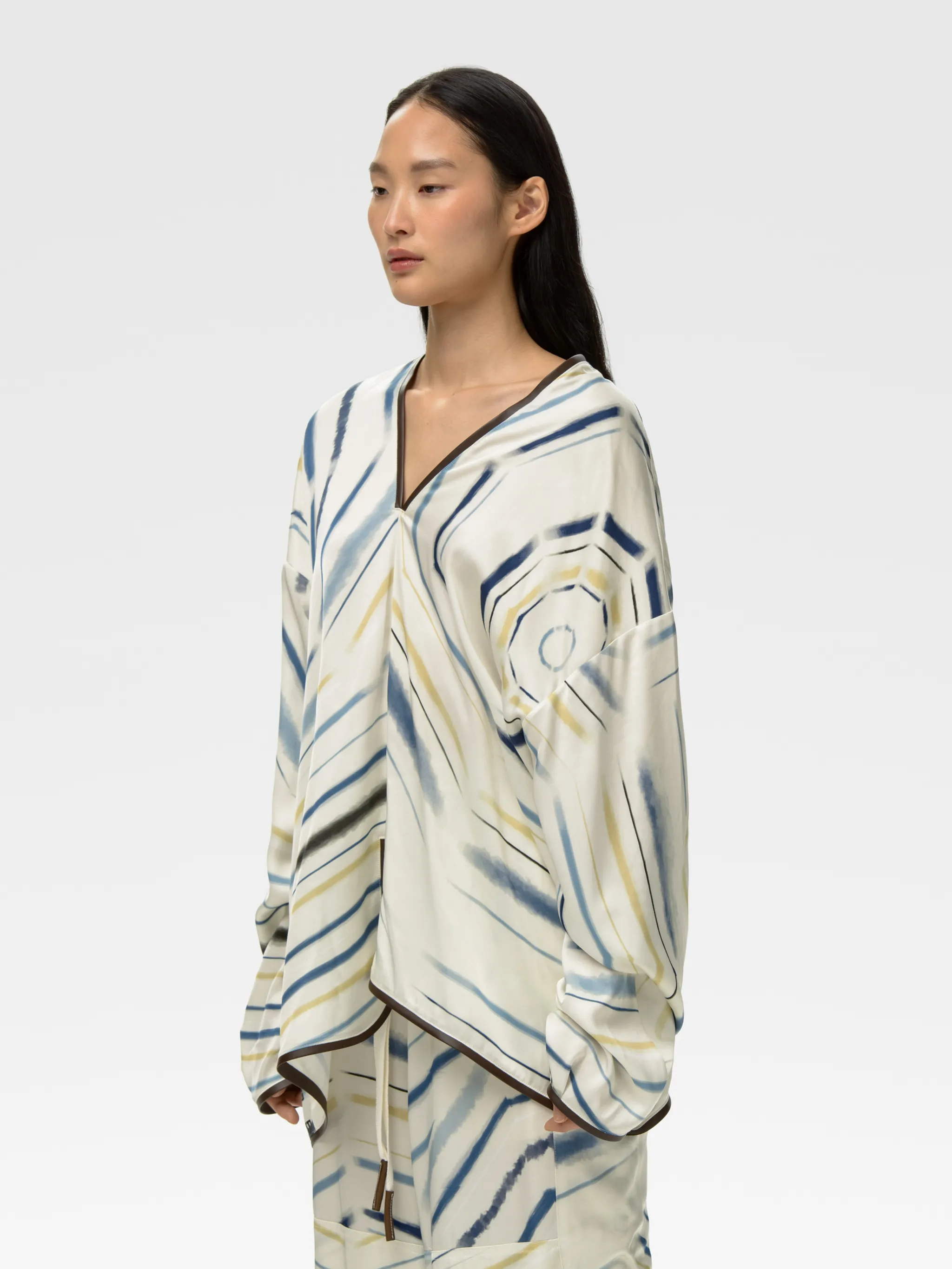 PRINTED SPLIT L/S SHIRT
