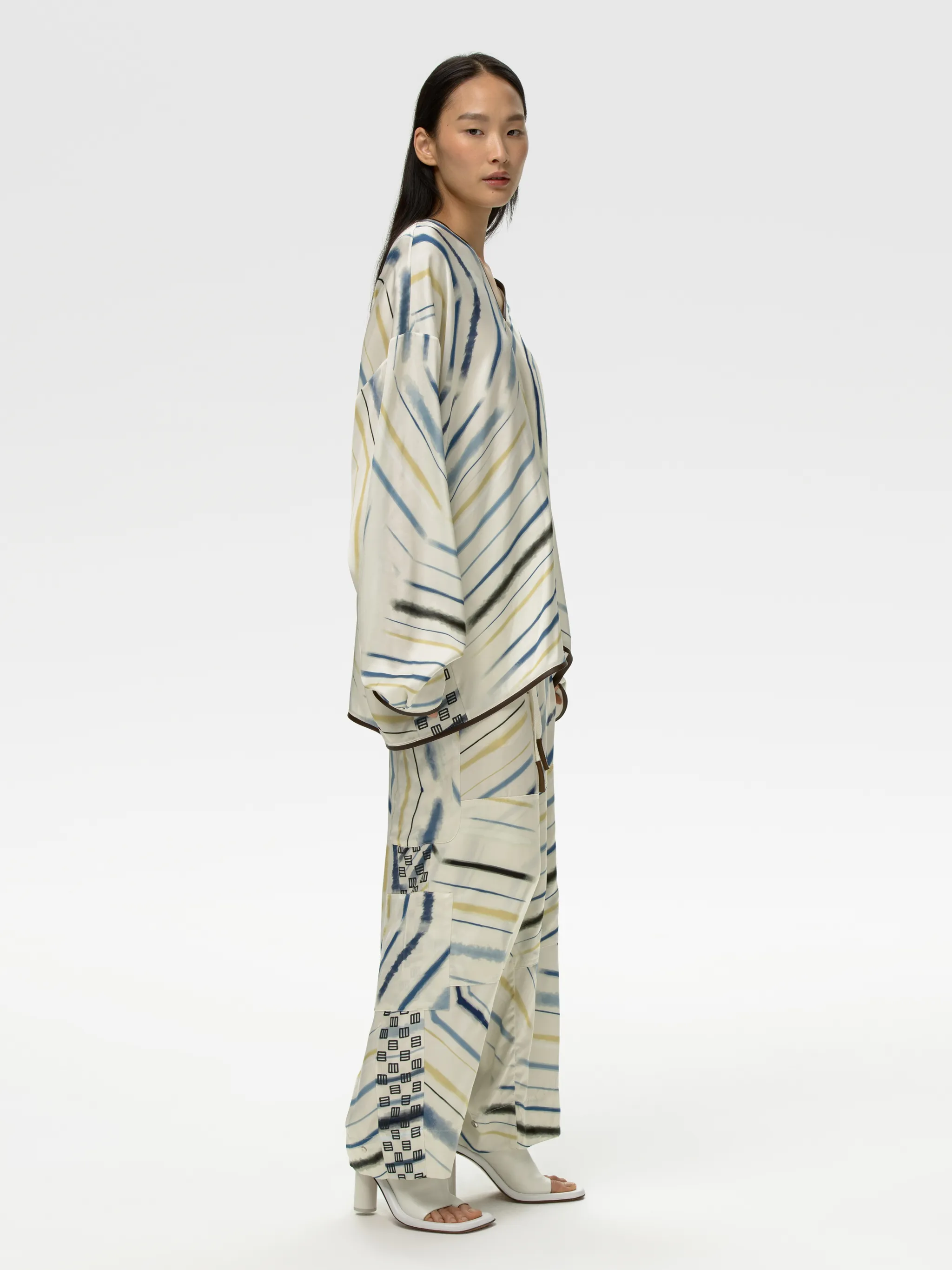 PRINTED SPLIT L/S SHIRT