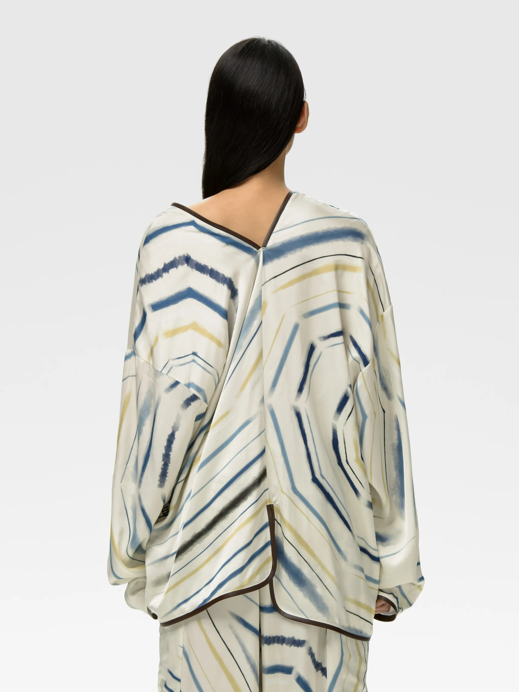 PRINTED SPLIT L/S SHIRT