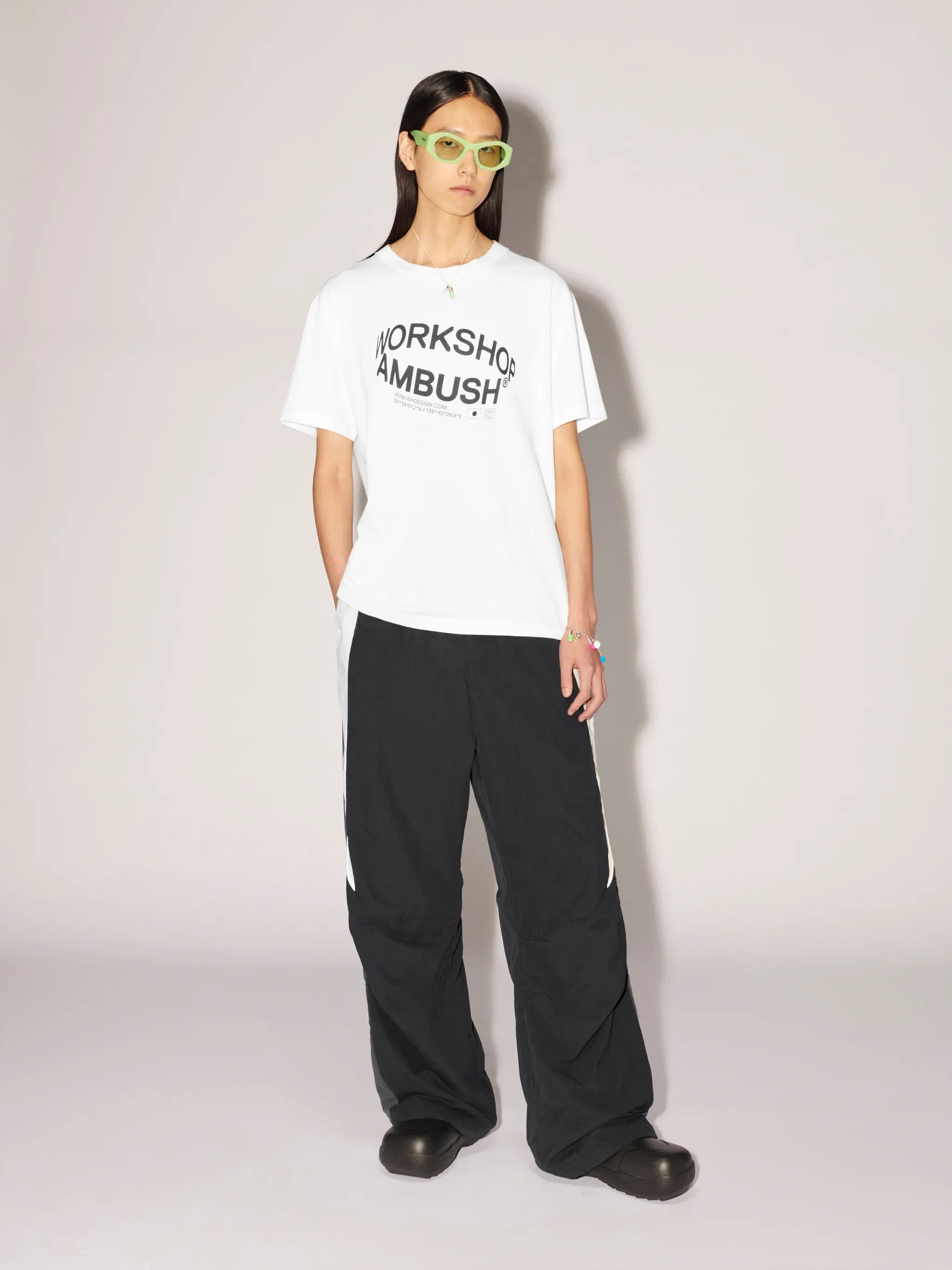 Revolve Tシャツ