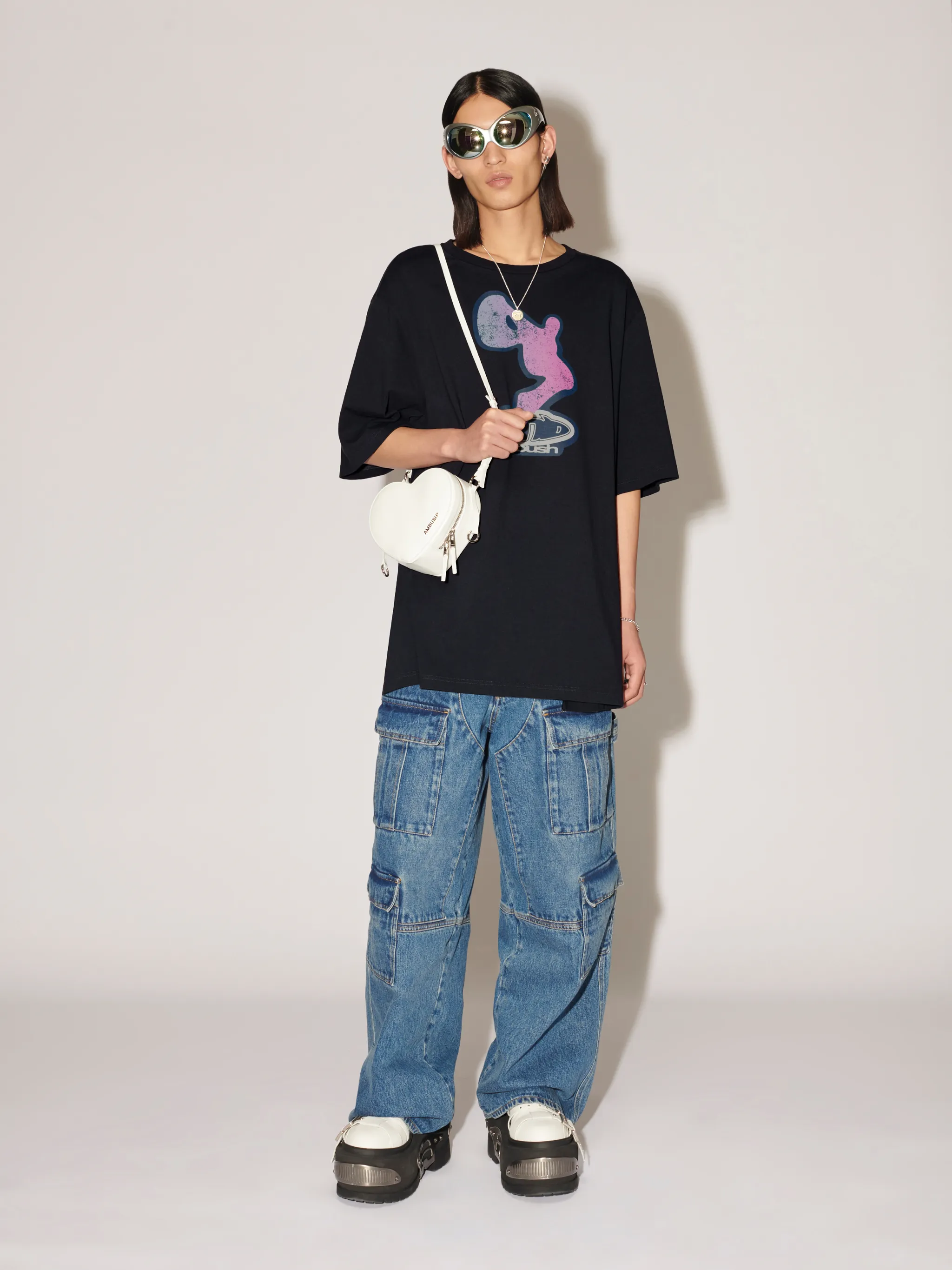 SIDE SPLITS GRAPHIC T-SHIRT