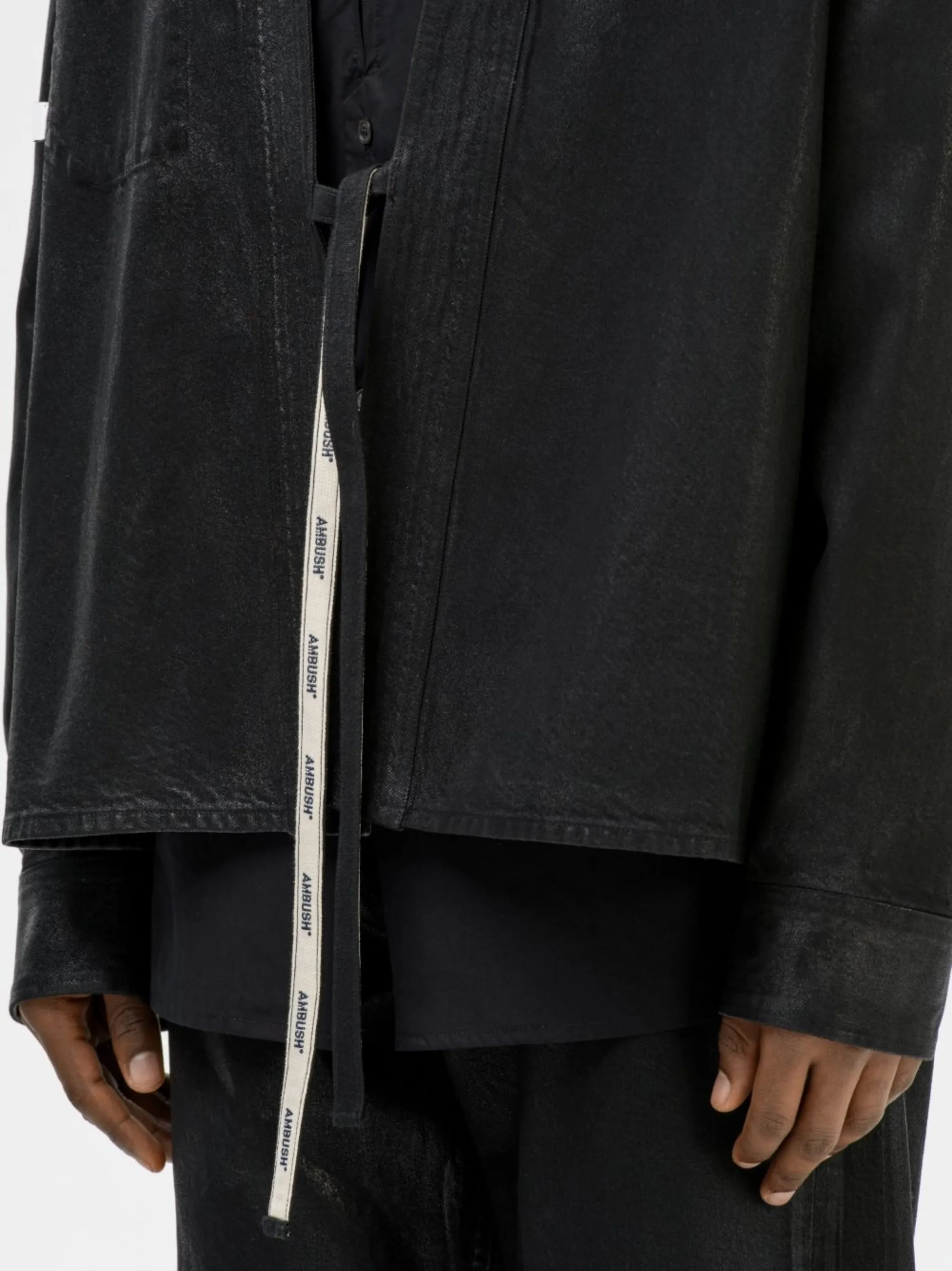 TIE-FASTENING SHIRT