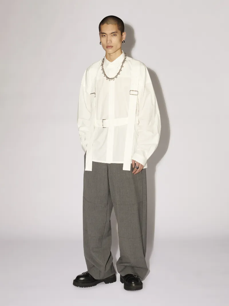 马具吊带细节衬衫