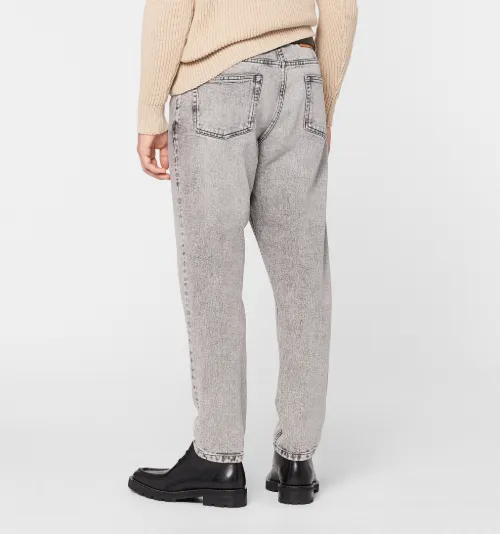grey carrot fit jeans