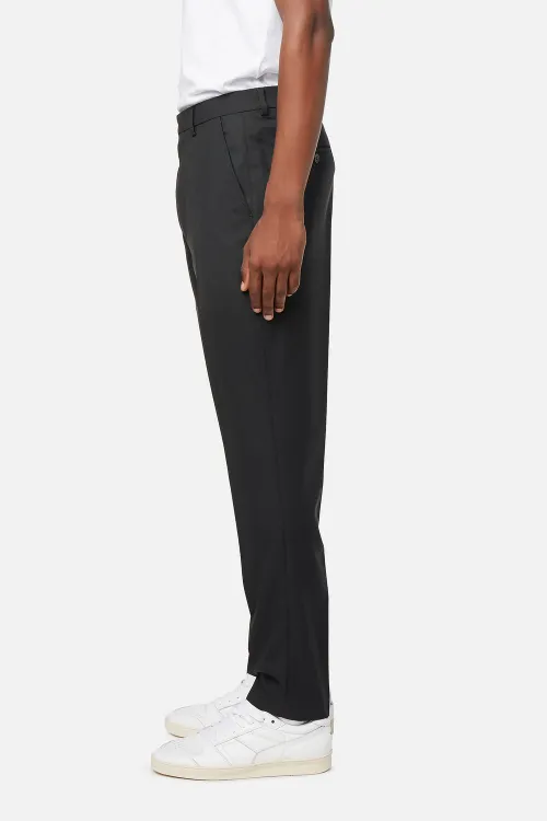 black carrot fit trousers