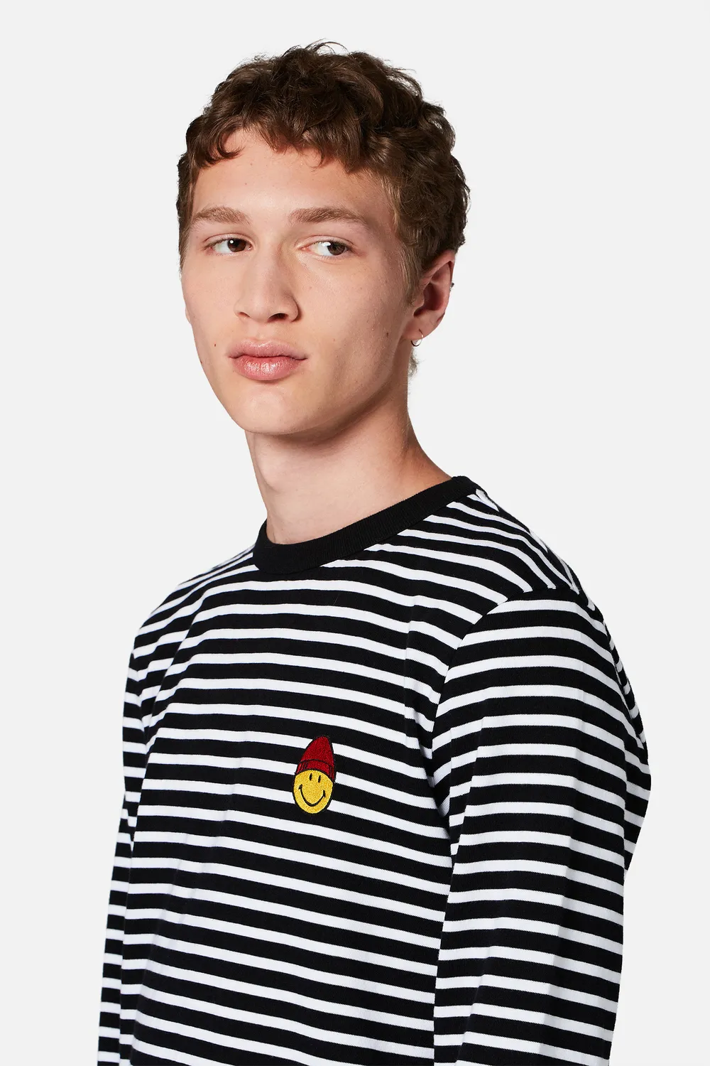 LONG SLEEVED STRIPED T SHIRT WITH SMILEY PATCH