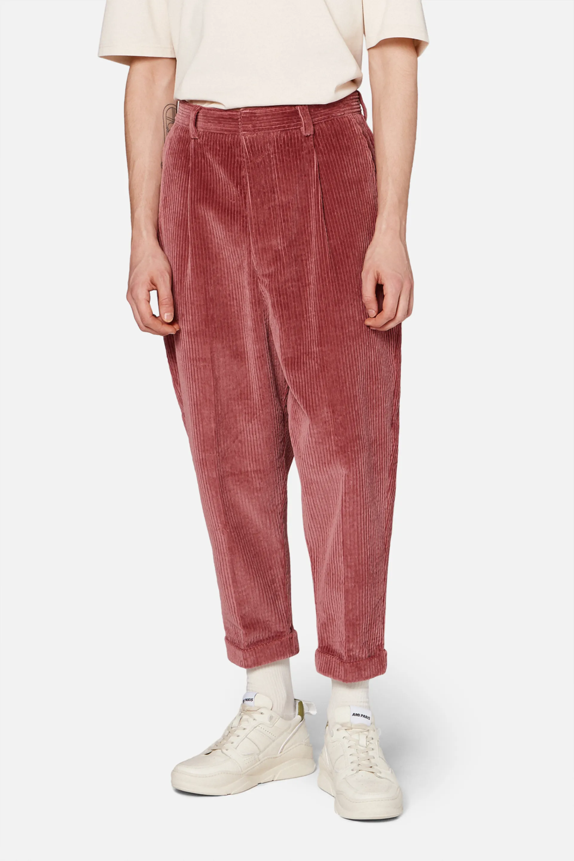 carrot fit trousers