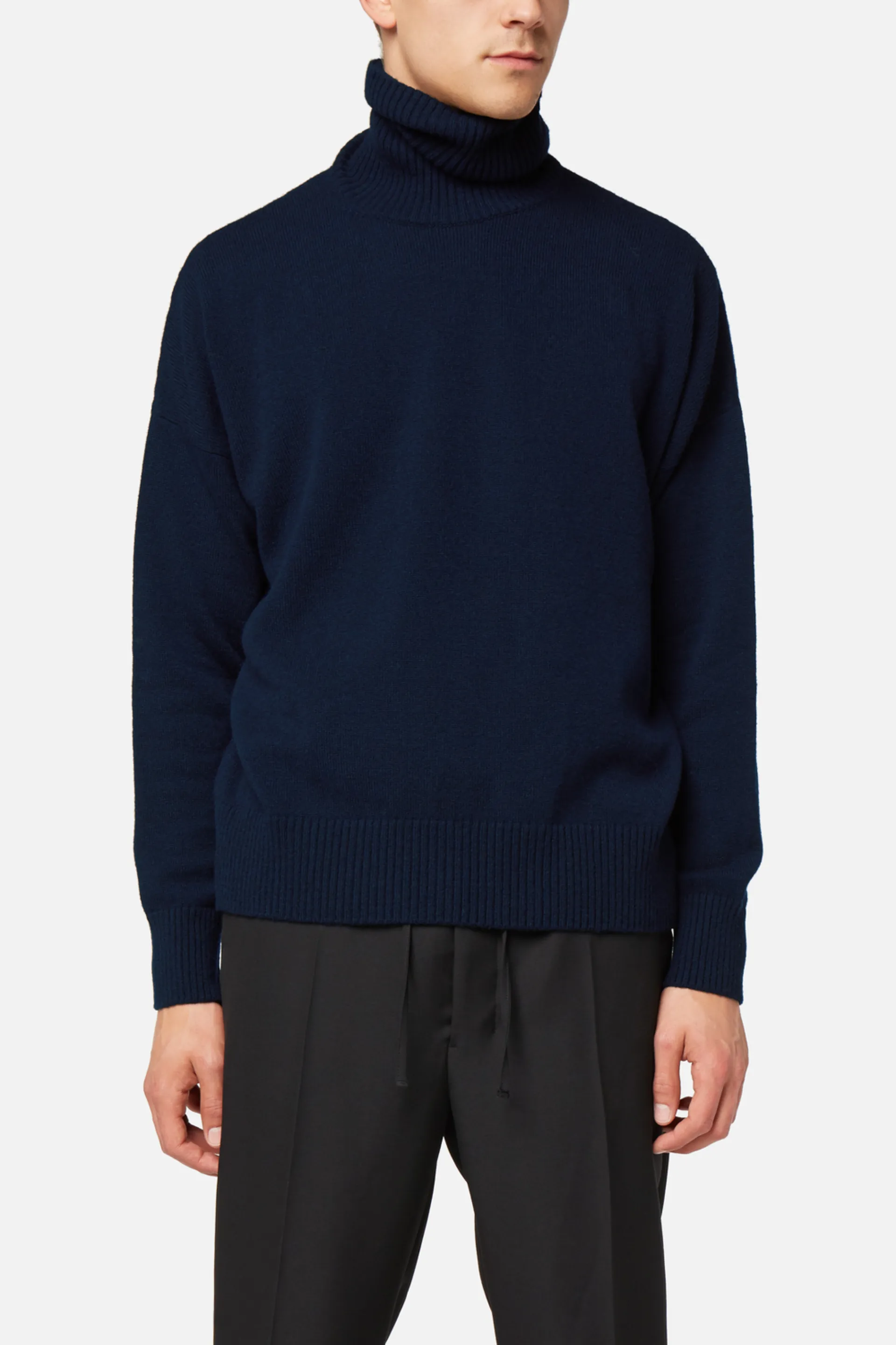 oversized turtleneck sweatshirt