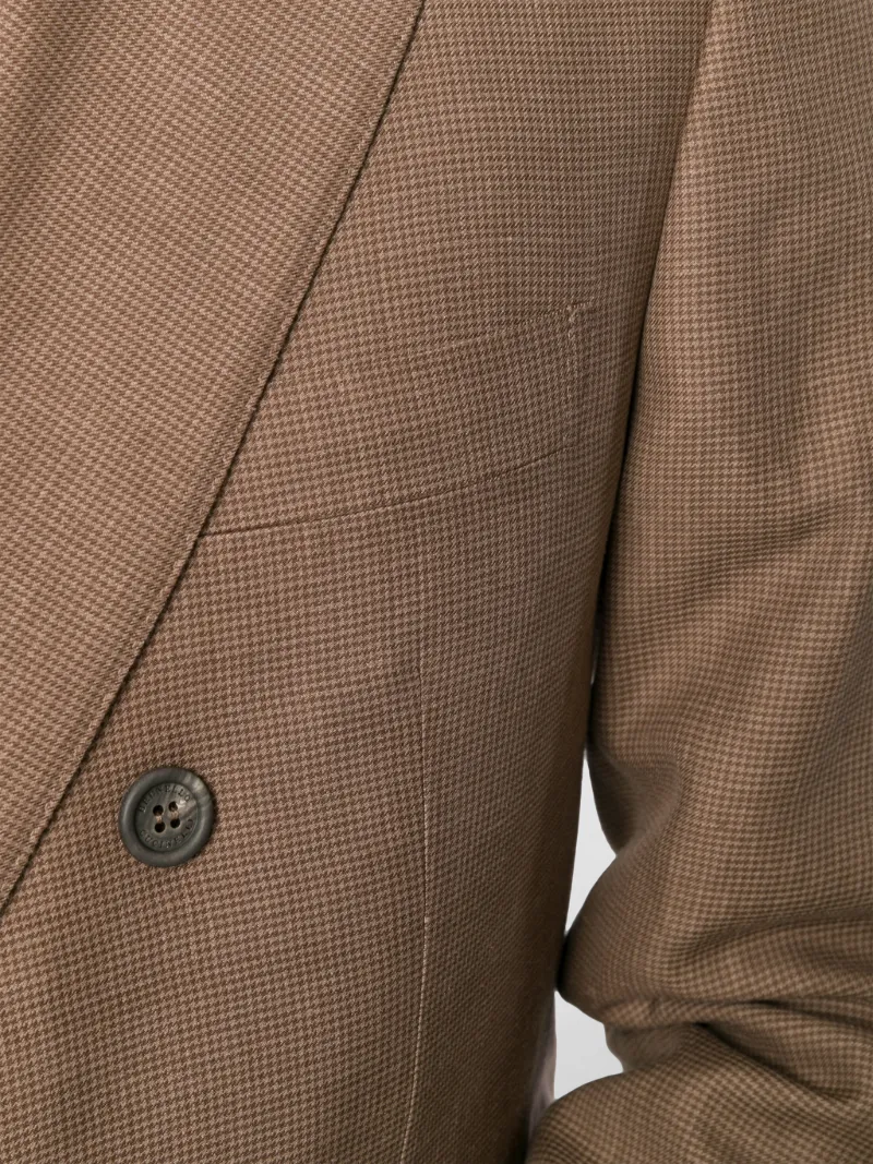 one and a half breasted jacket