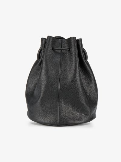 bucket bag with sphere tassel展示图