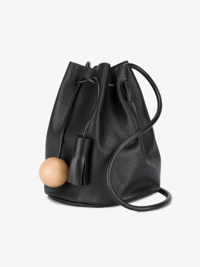 bucket bag with sphere tassel展示图