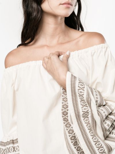 Off-Shoulder Top with contrasting embroidery展示图