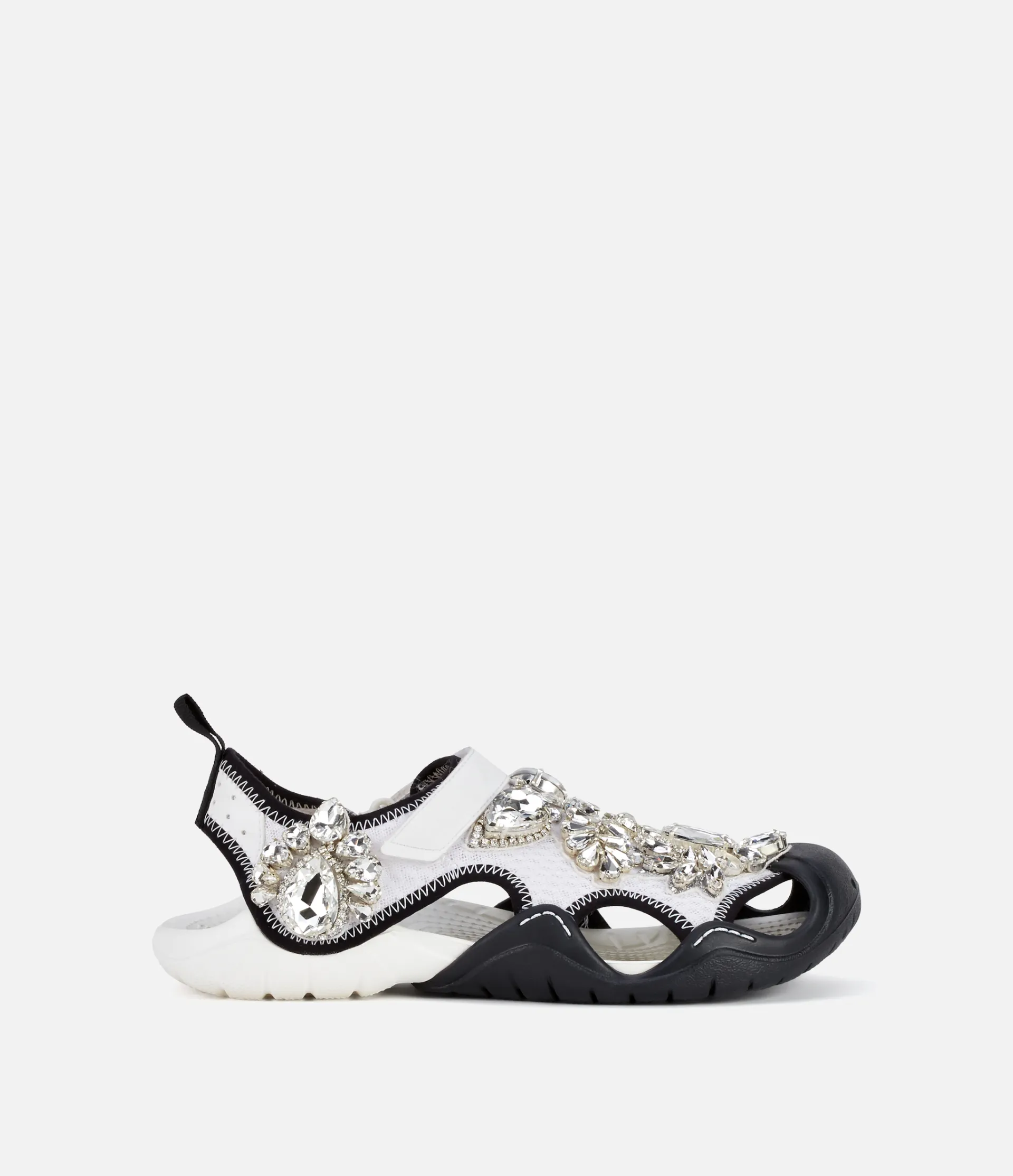 crocs worldwide shipping