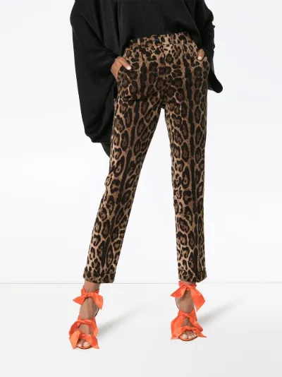 pantaloni leopardati