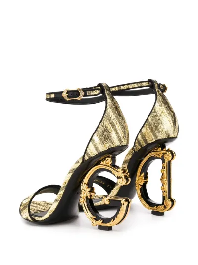 Il sandalo scultoreo della nuova collezione DNA di Dolce \u0026 Gabbana diventa  virale - Scarpe Magazine