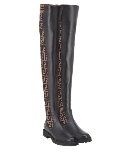 stivali fendi con logo