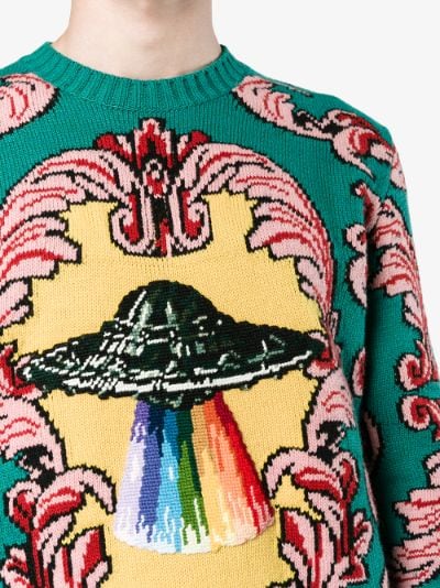 sweater with UFO appliqué展示图