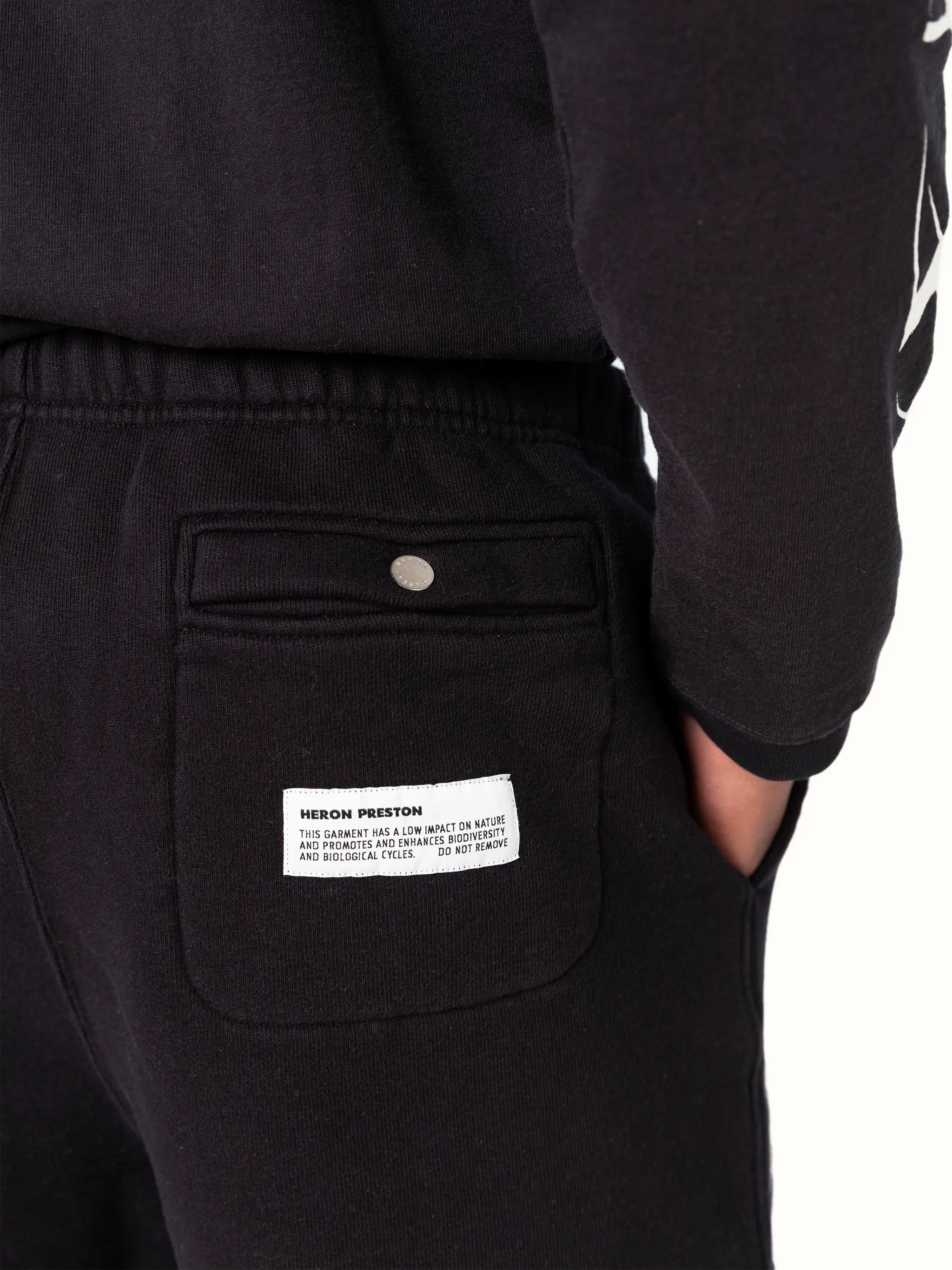 HP BRUSHED SWEATSHORTS