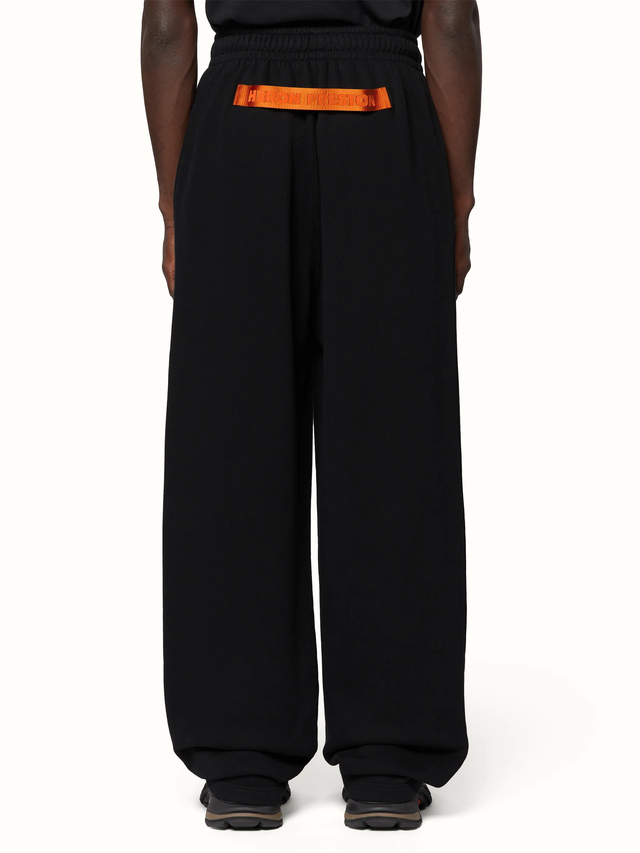 OS SWEATPANTS HP