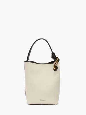 JWA コーナー レザーバッグ in ブラック | JW Anderson JP