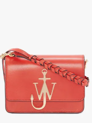 ロゴ レザーショルダーバッグ in レッド | JW Anderson JP
