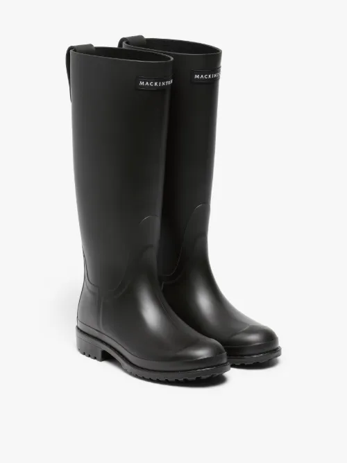 black wellington boots