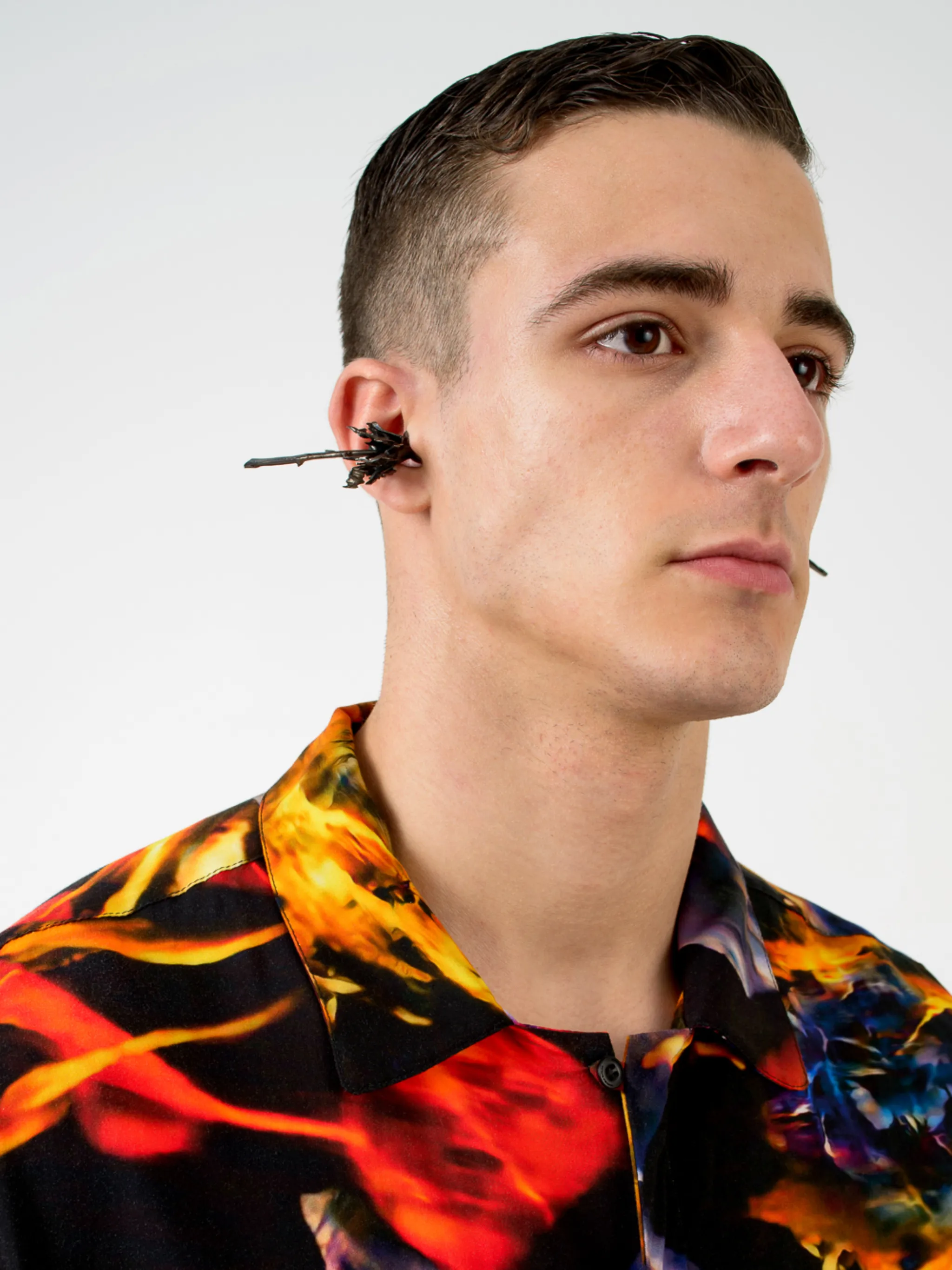 Black metal x Chris Habana abstract floral earbuds from Marcelo Burlon County of Milan featuring abstract pattern print, floral silhouette print and hammered-effect finish. Two's company. These earrings come as a pair.