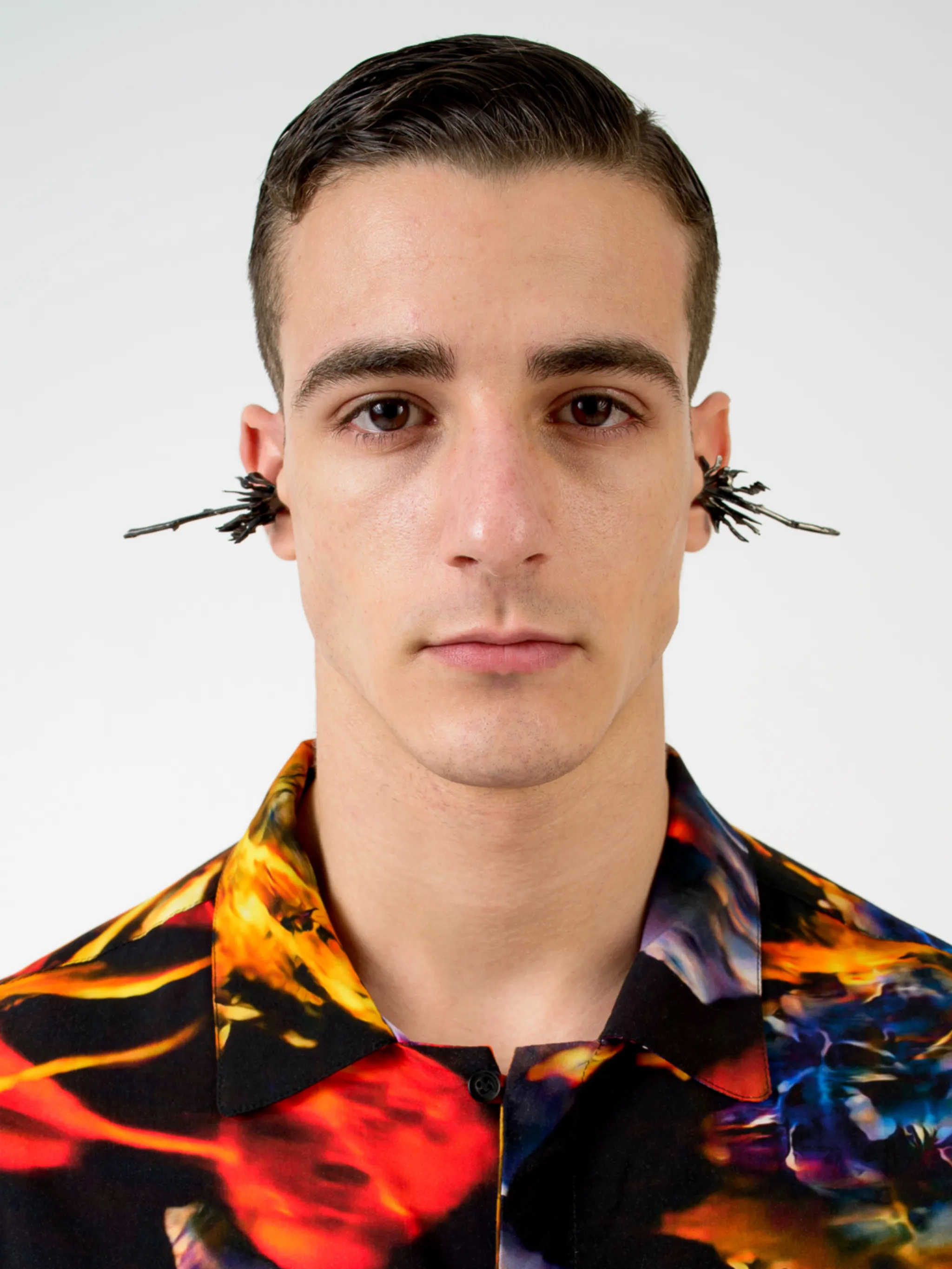Black metal x Chris Habana abstract floral earbuds from Marcelo Burlon County of Milan featuring abstract pattern print, floral silhouette print and hammered-effect finish. Two's company. These earrings come as a pair.