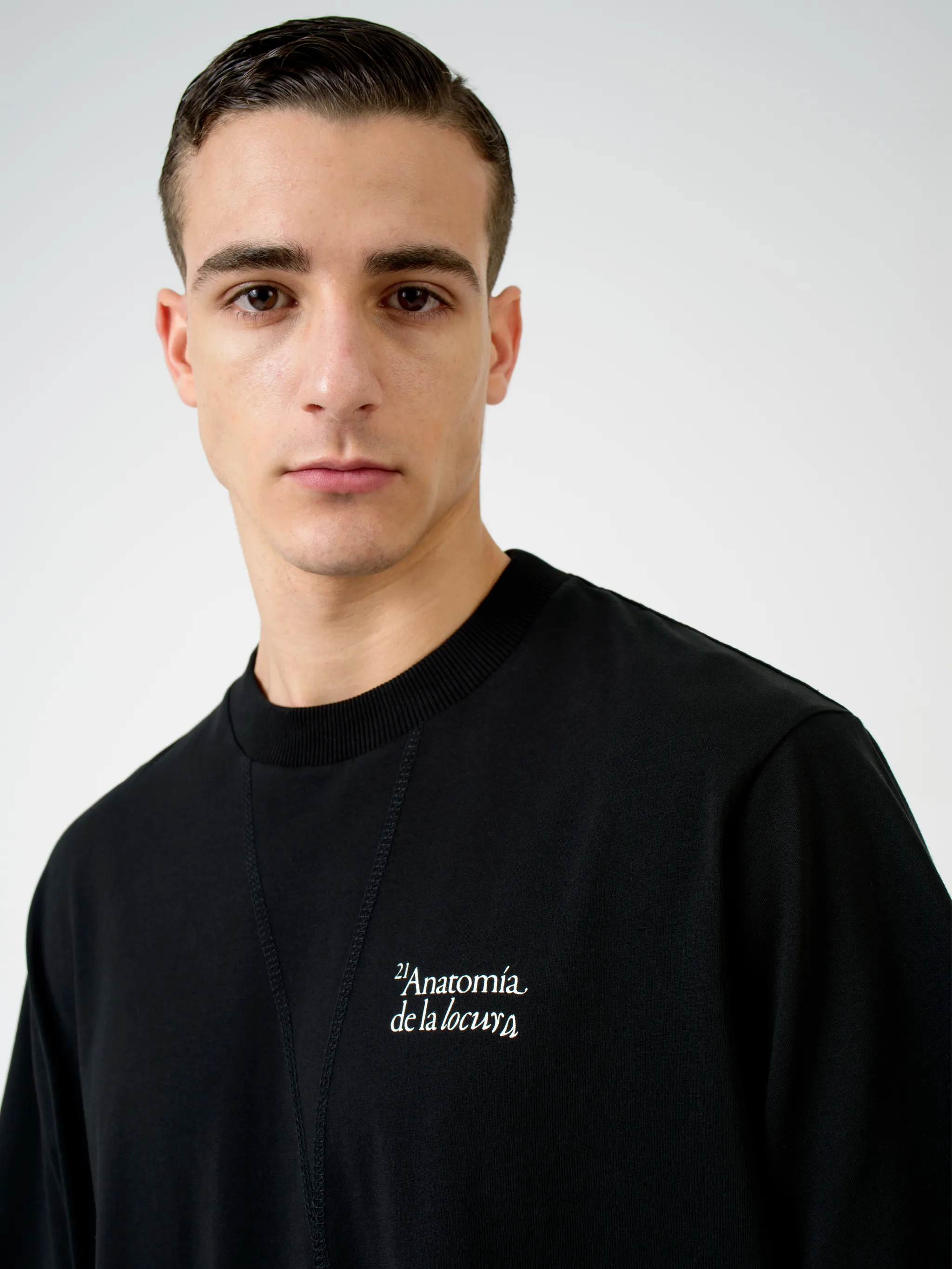 Black cotton Botanical logo-print T-shirt from Marcelo Burlon County of Milan featuring logo print at the chest, embroidered logo to the rear, round neck, short sleeves and straight hem.