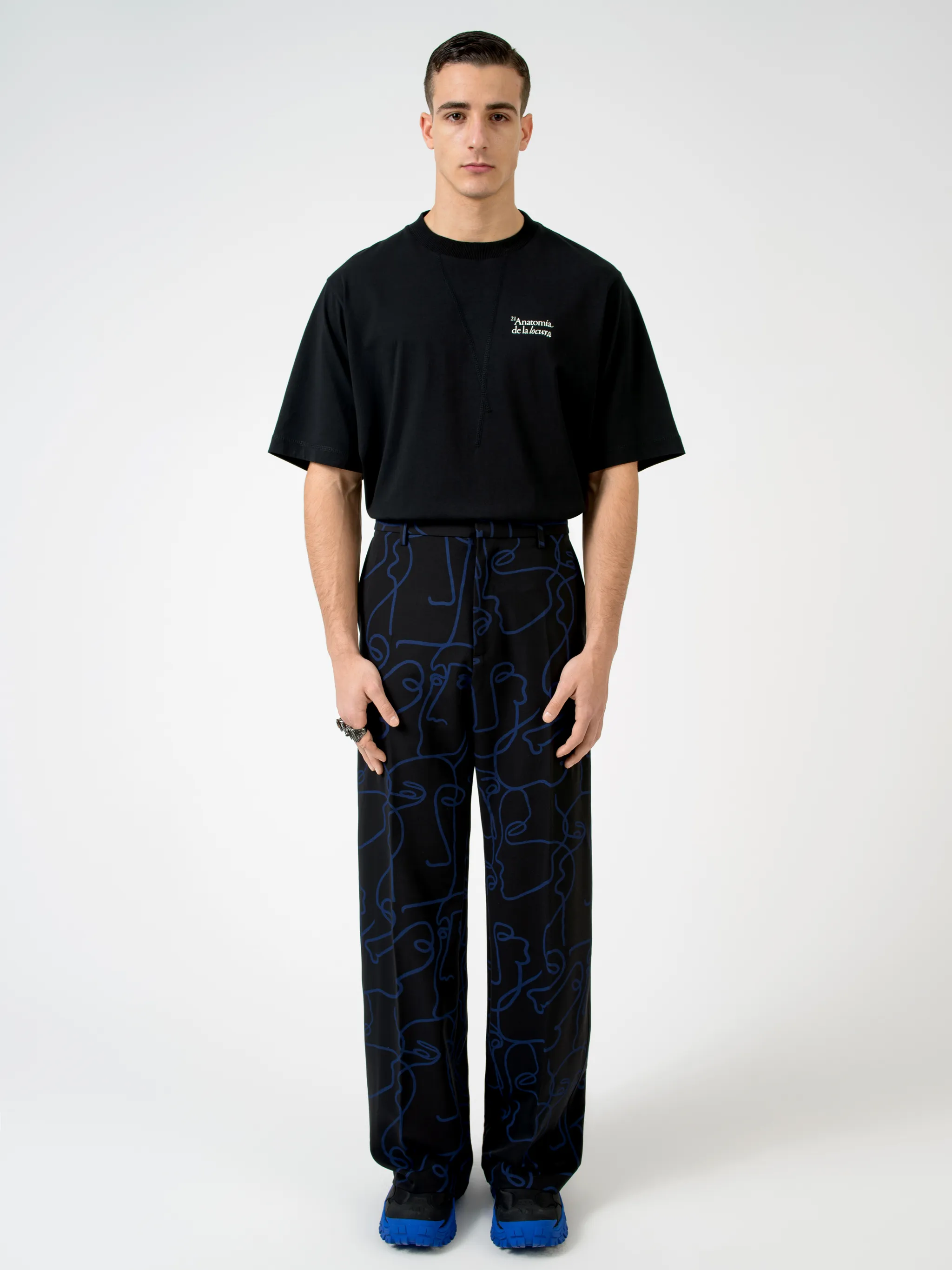 Black cotton Botanical logo-print T-shirt from Marcelo Burlon County of Milan featuring logo print at the chest, embroidered logo to the rear, round neck, short sleeves and straight hem.