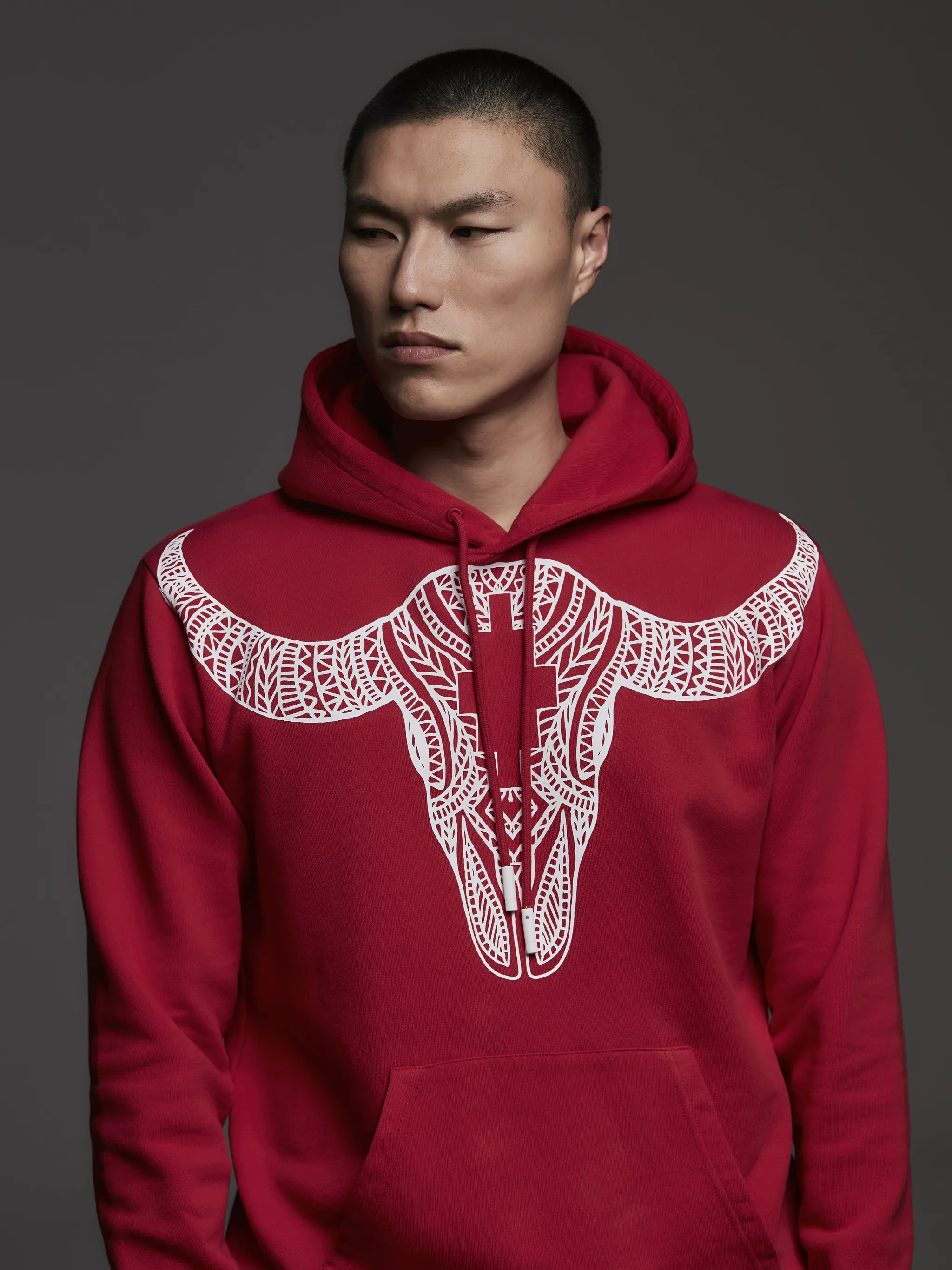 Red cotton buffalo-print cotton hoodie from Marcelo Burlon County of Milan featuring drawstring hood, long sleeves, graphic print and front pouch pocket.