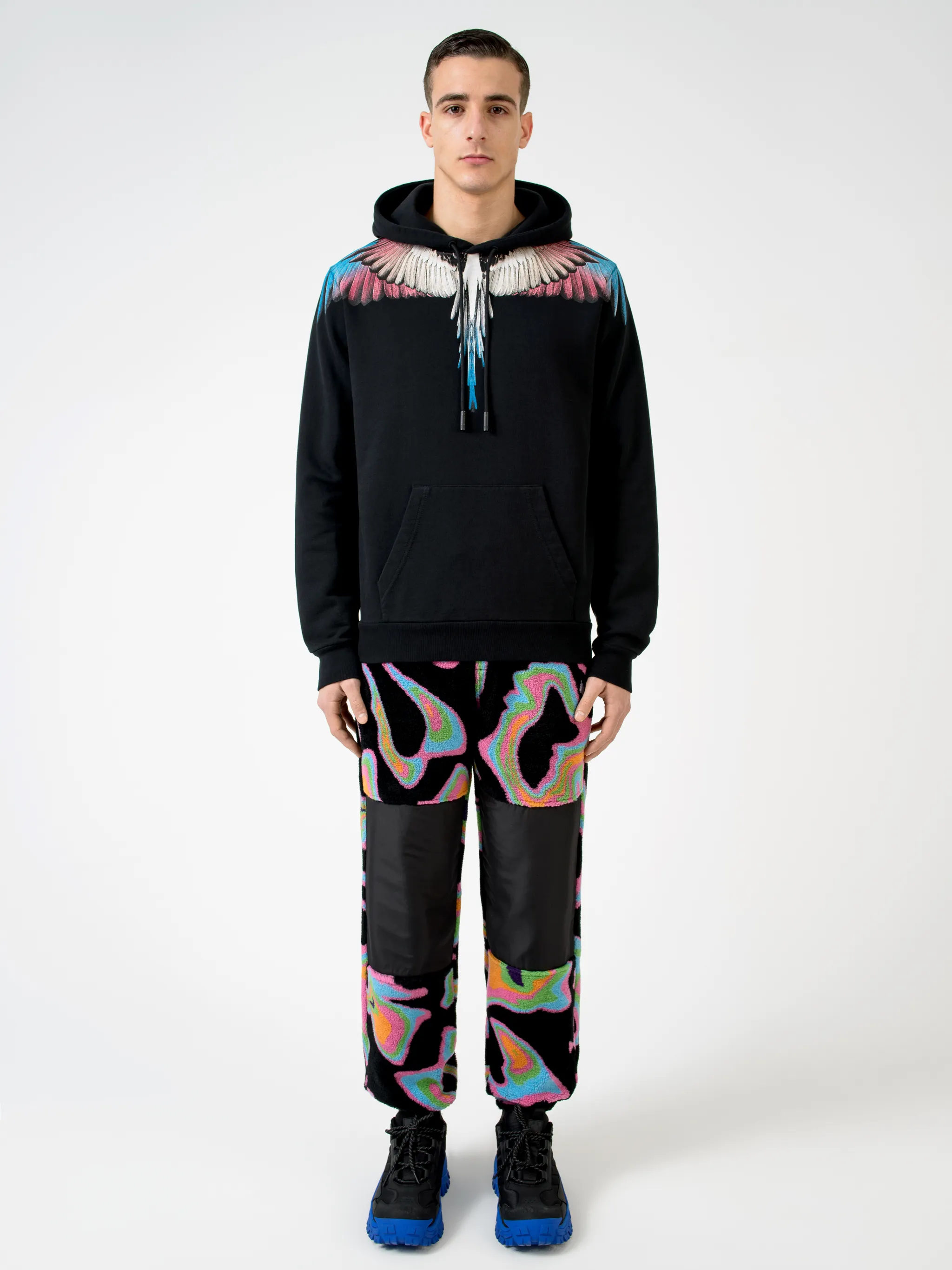 Black cotton Wings print hoodie from Marcelo Burlon County of Milan featuring wings print, classic hood, front pouch pocket, long sleeves, ribbed cuffs and ribbed hem.