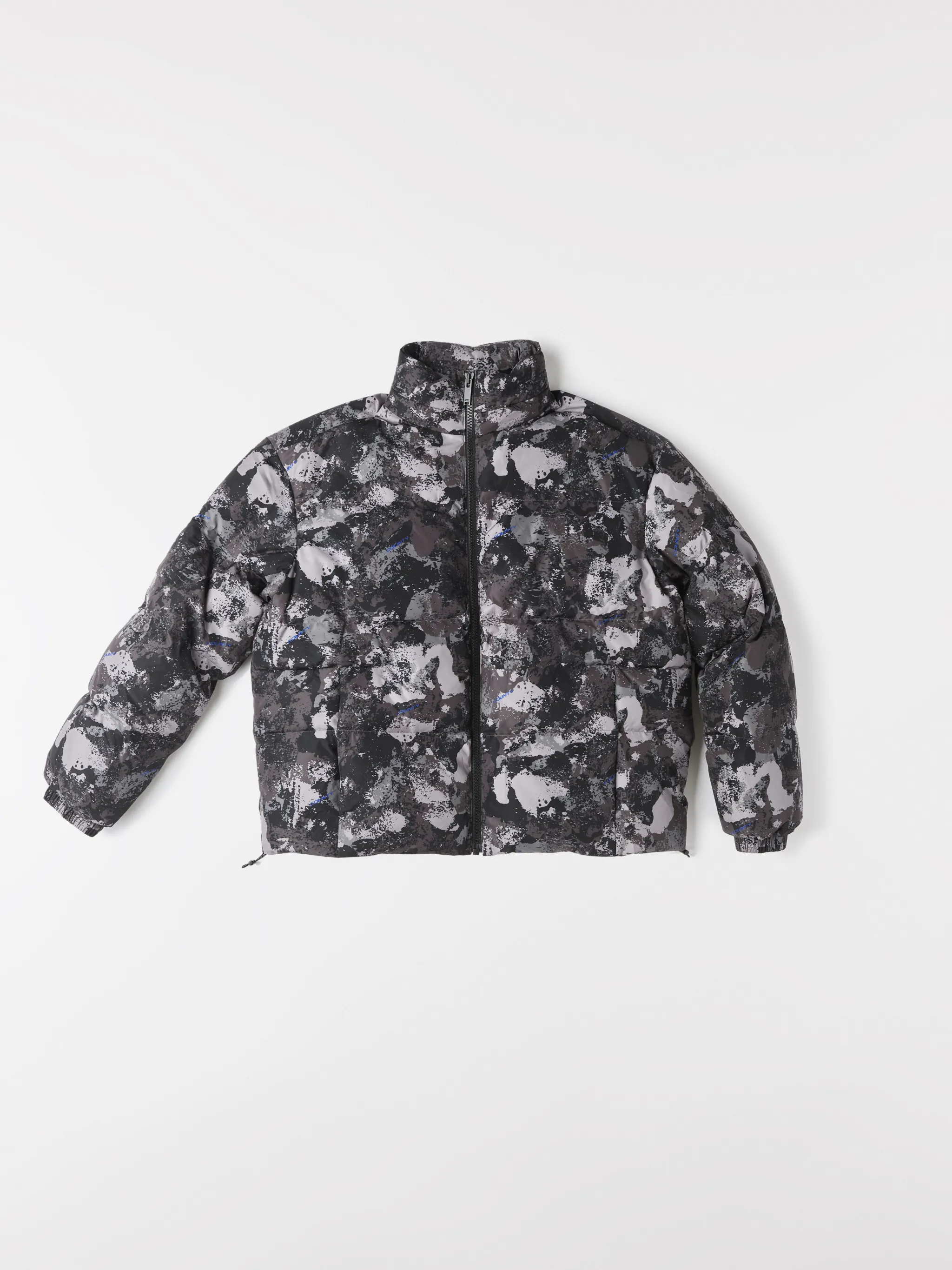 Tonal grey/royal blue camouflage print padded jacket from Marcelo Burlon County of Milan featuring camouflage print, stand-up collar, front zip fastening, two side patch pockets, long sleeves, elasticated cuffs and straight hem.