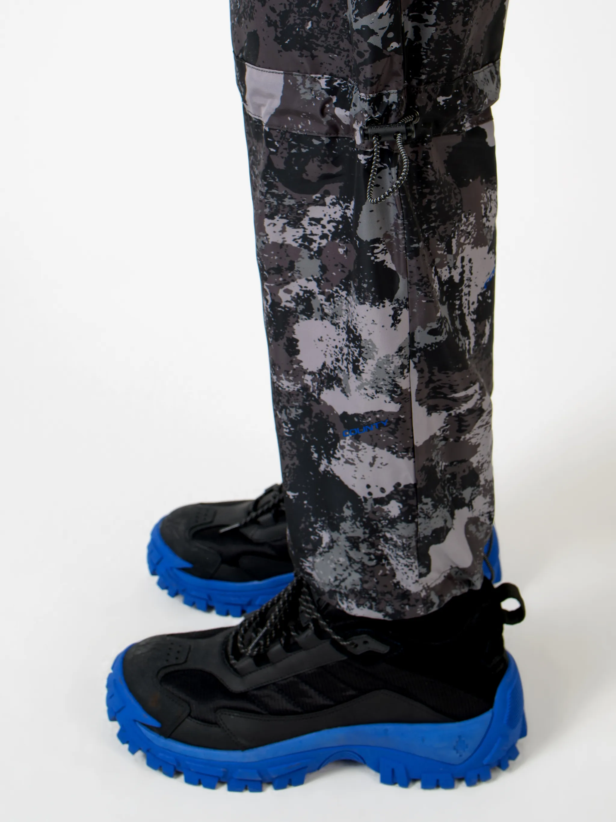 Dark grey high-rise camouflage-print track pants from MARCELO BURLON COUNTY OF MILAN featuring camouflage pattern, high waist, drawstring fastening waist, two side slit pockets, straight leg and ankle-length.