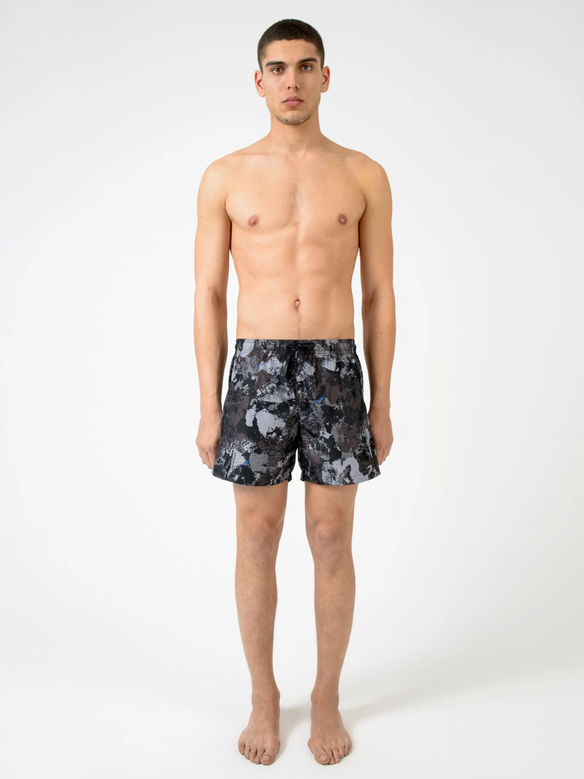 Grey camouflage pattern swimming shorts from Marcelo Burlon County of Milan featuring elasticated waistband, drawstring fastening, two side slit pockets and rear patch pocket. Be mindful to try on swimwear over your own garments. We don't mind what you do after!.